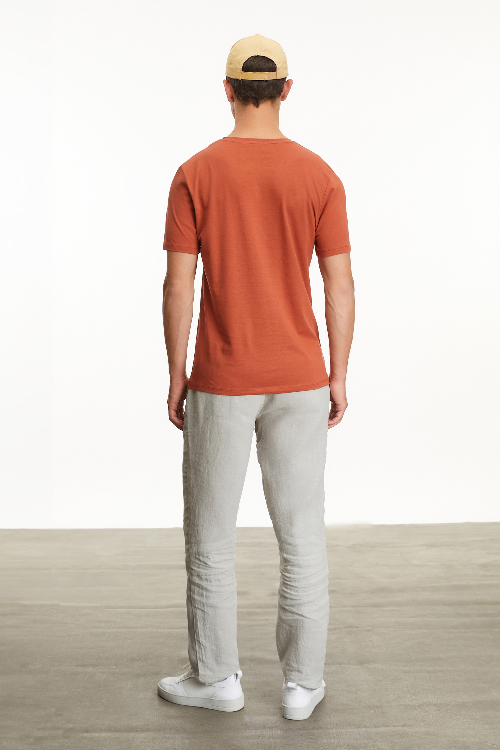 BİSİKLET YAKA KISA KOLLU T-SHIRT