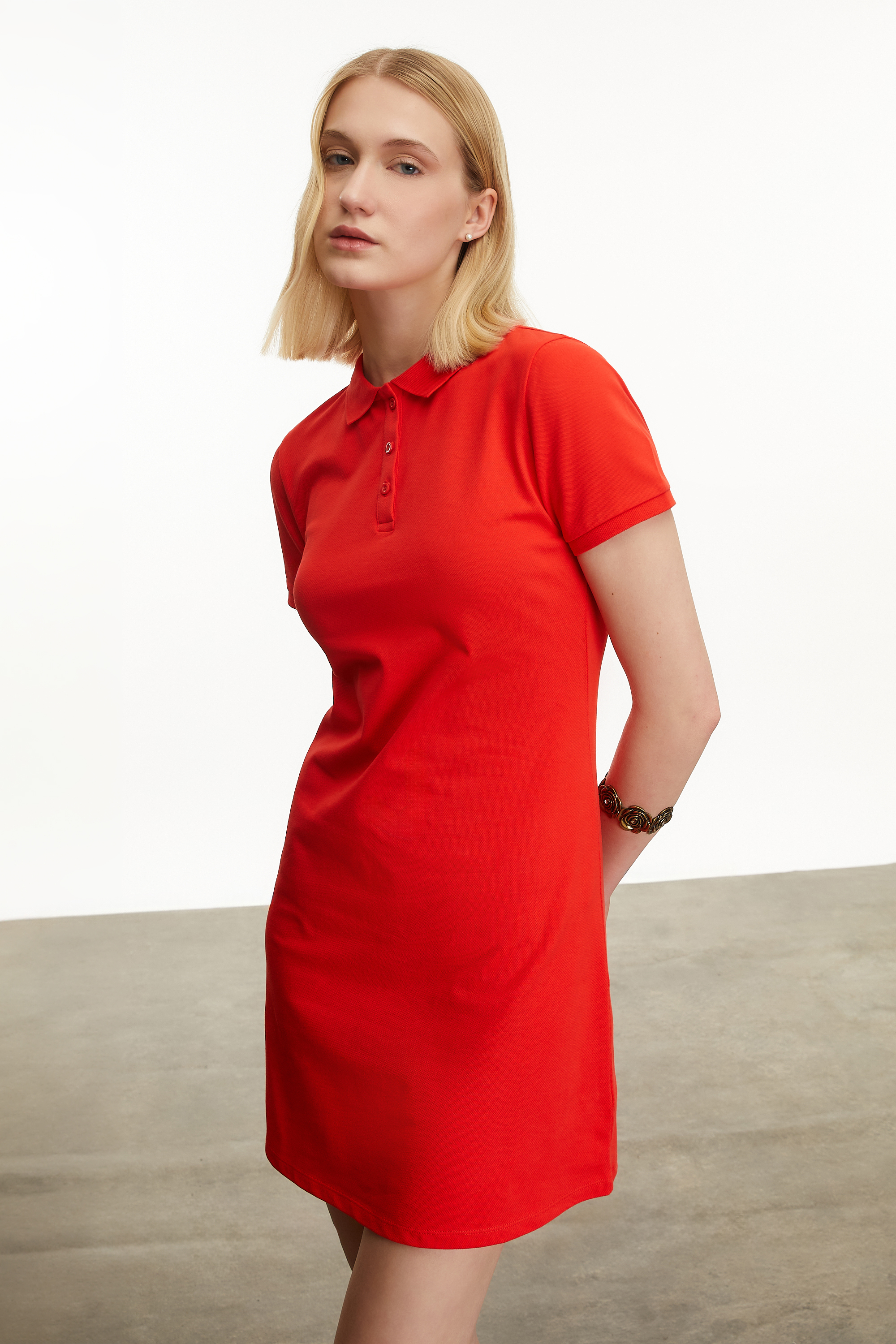 POLO YAKA KISA KOLLU MİNİ ELBİSE