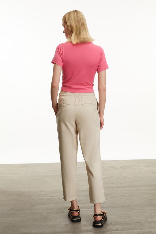  V YAKA KISA KOLLU CROP T-SHIRT