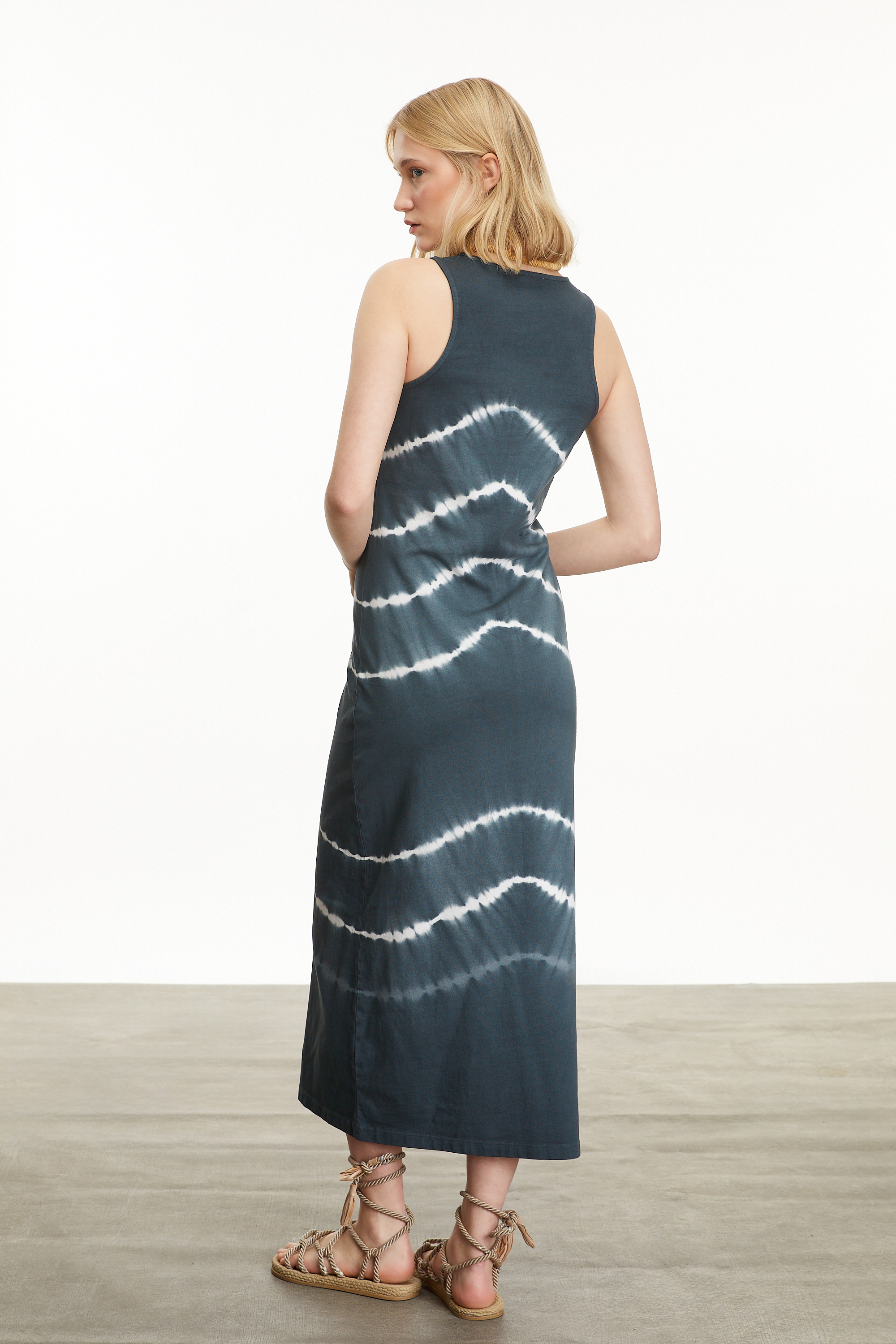 BATİK DESENLİ UZUN ELBİSE