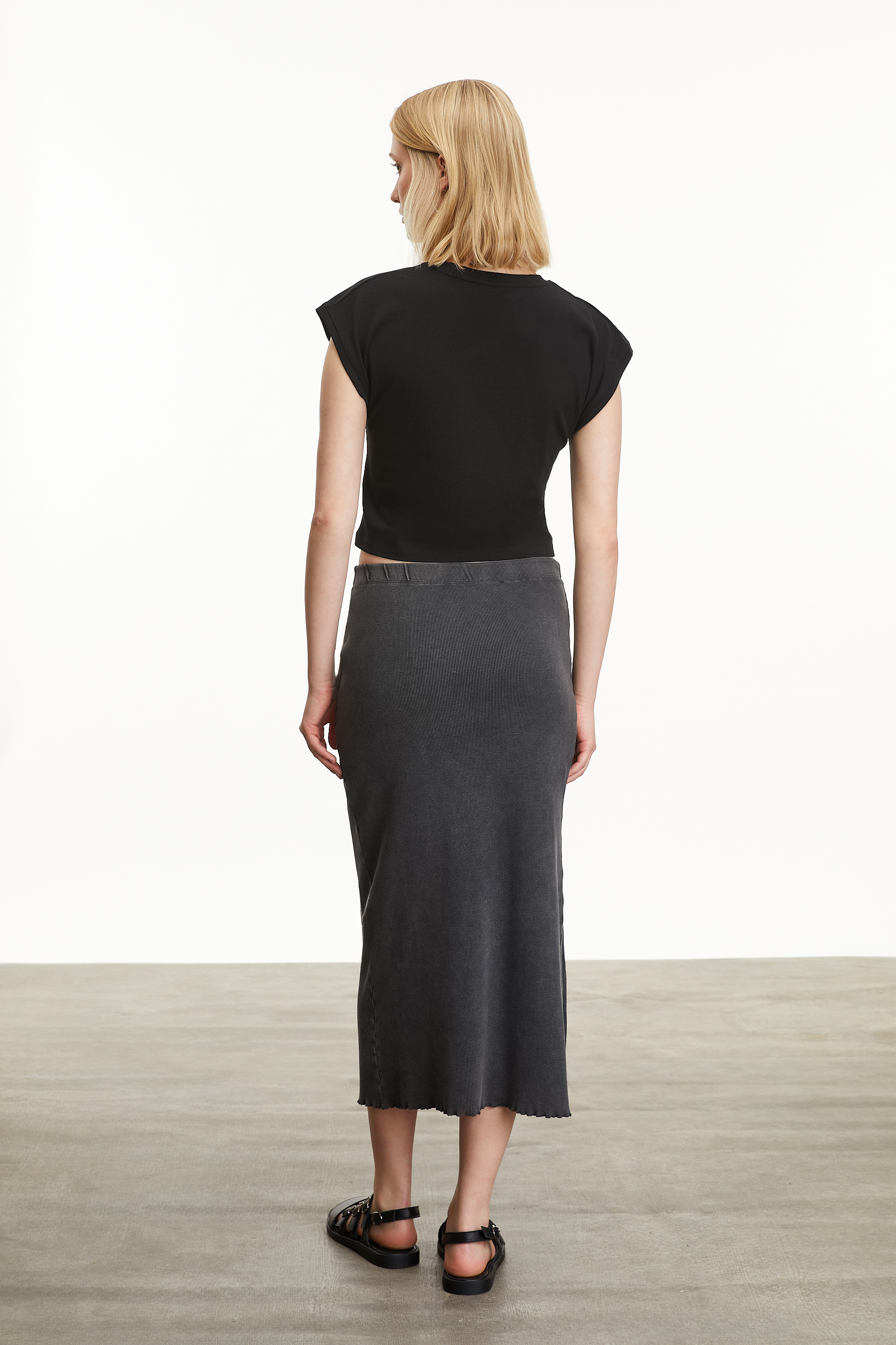 BİSİKLET YAKA CROP T-SHIRT