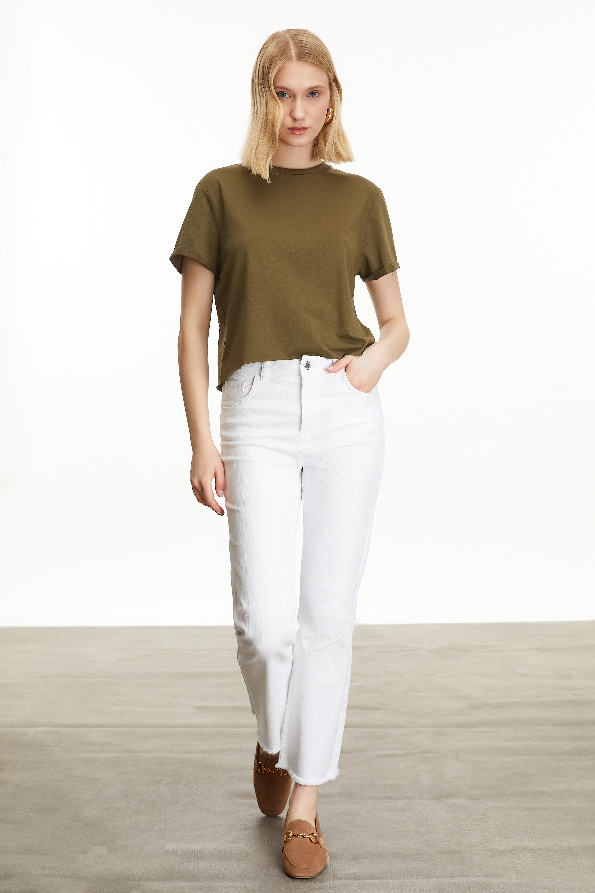 KISA KOLLU CROP T-SHIRT