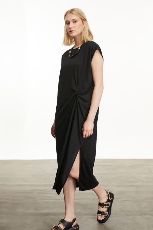  DÜĞÜM DETAYLI MİDİ ELBİSE