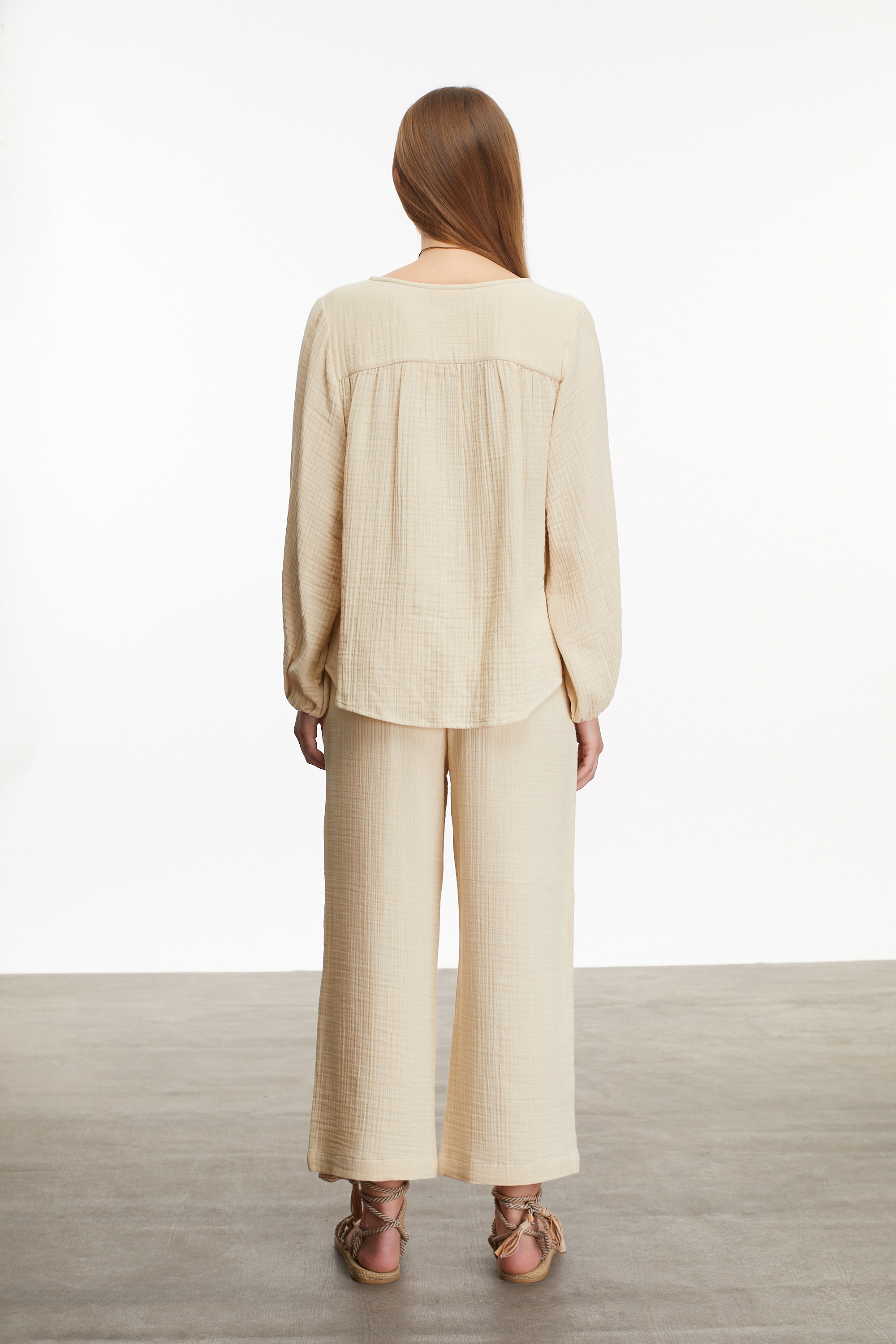 UZUN KOLLU MÜSLİN BLUZ
