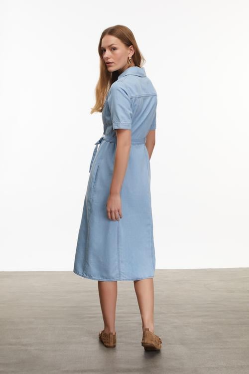  LİYOSEL KARIŞIMLI KUŞAKLI MİDİ ELBİSE