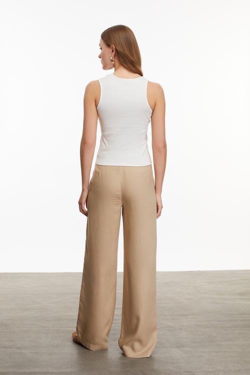  CUT OUT DETAYLI KOLSUZ T-SHIRT