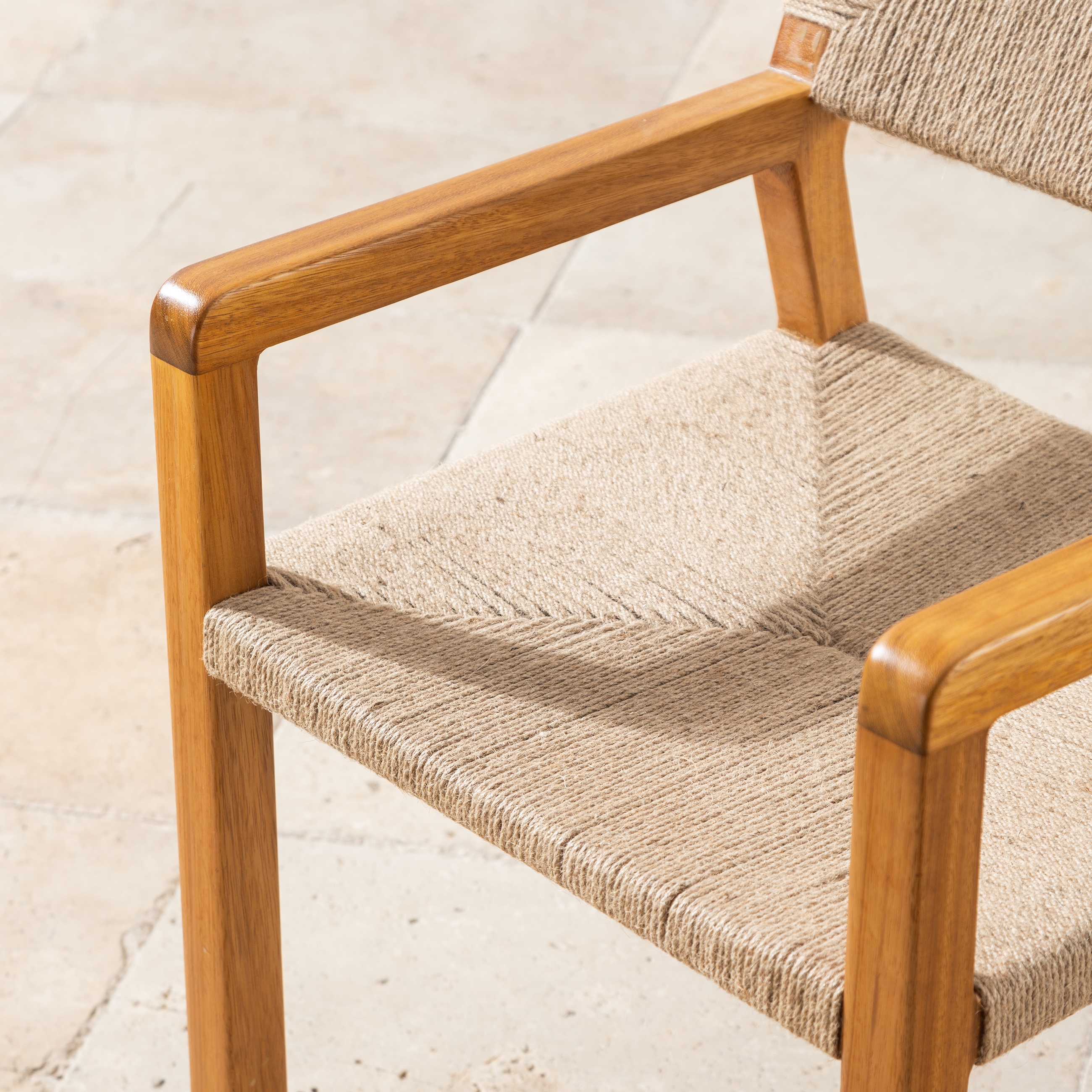 FOLK KOLÇAKLI SANDALYE