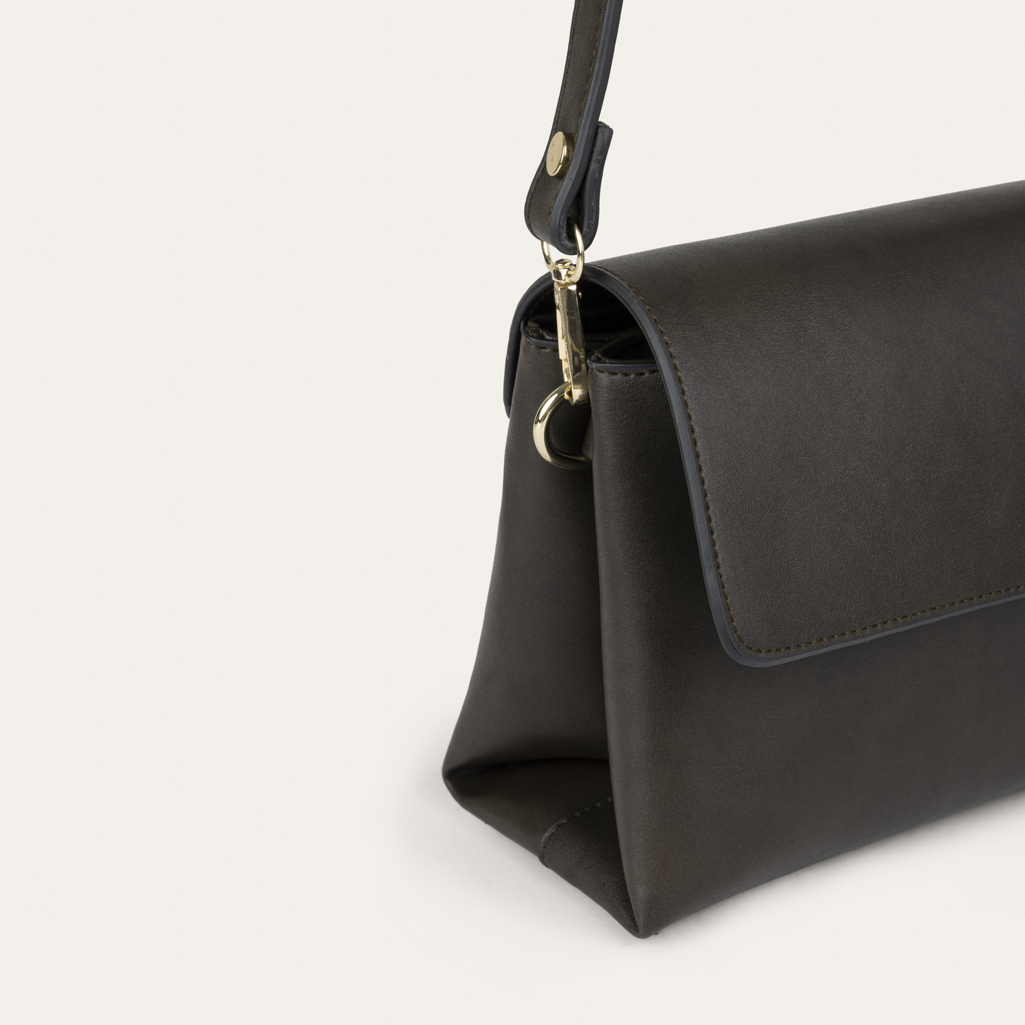 DERİ GÖRÜNÜMLÜ OMUZ ÇANTASI