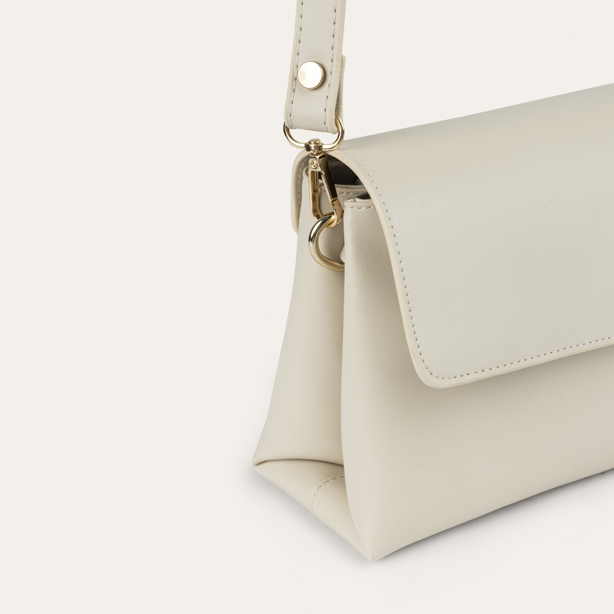 DERİ GÖRÜNÜMLÜ OMUZ ÇANTASI