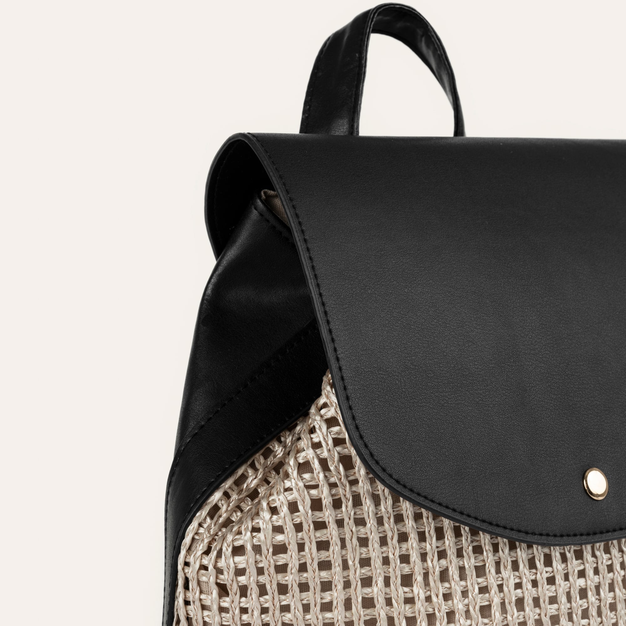 DERİ GÖRÜNÜMLÜ SIRT ÇANTASI