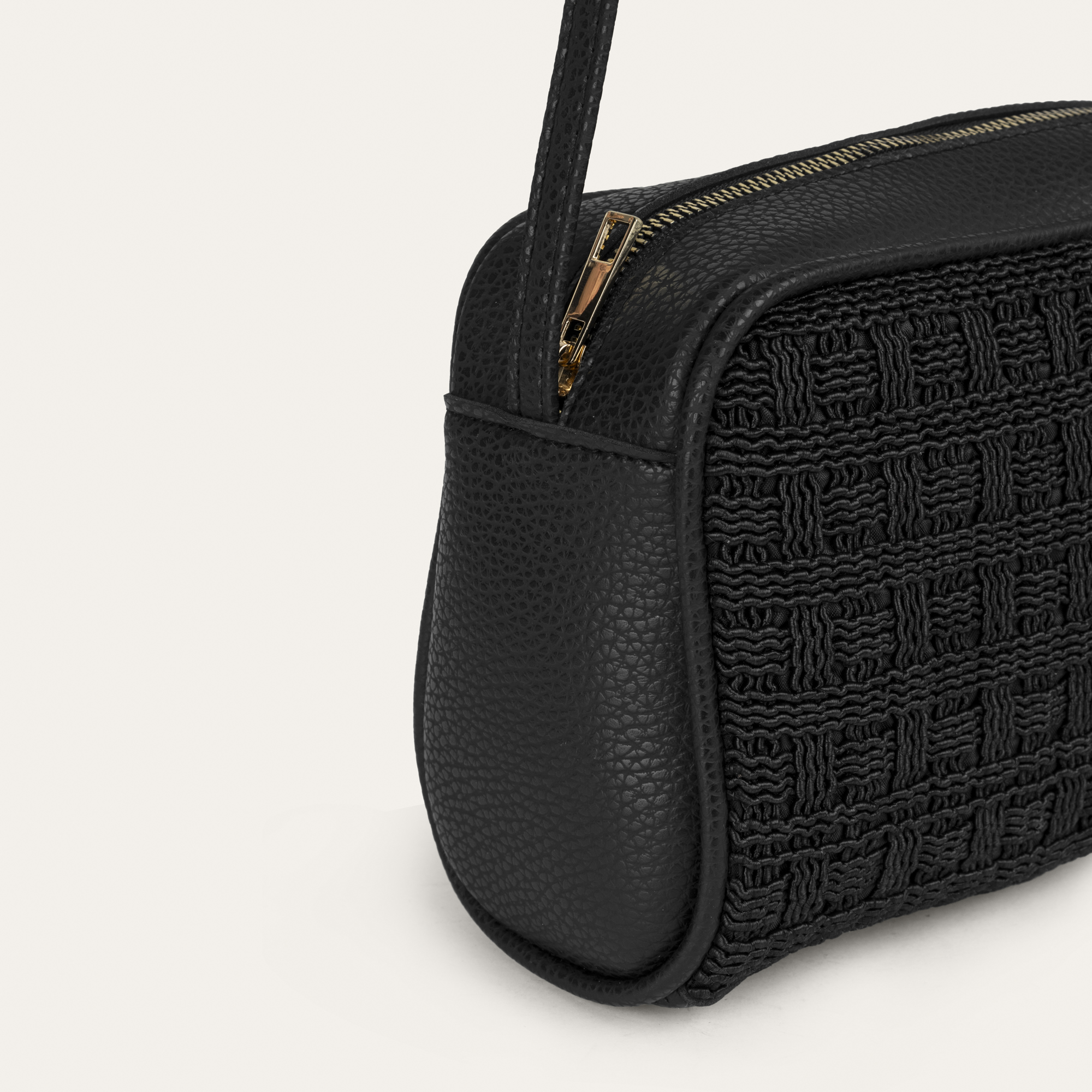 DOKULU OMUZ ÇANTASI