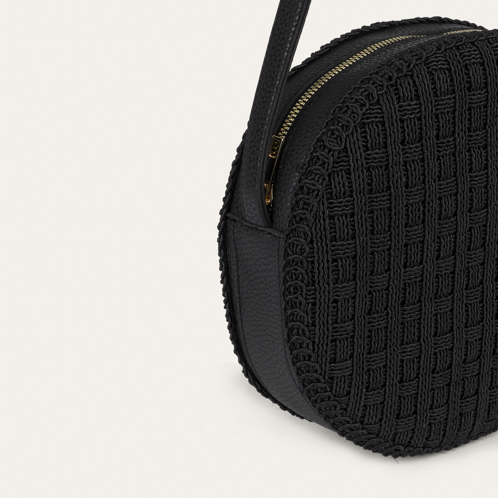 DOKULU OMUZ ÇANTASI