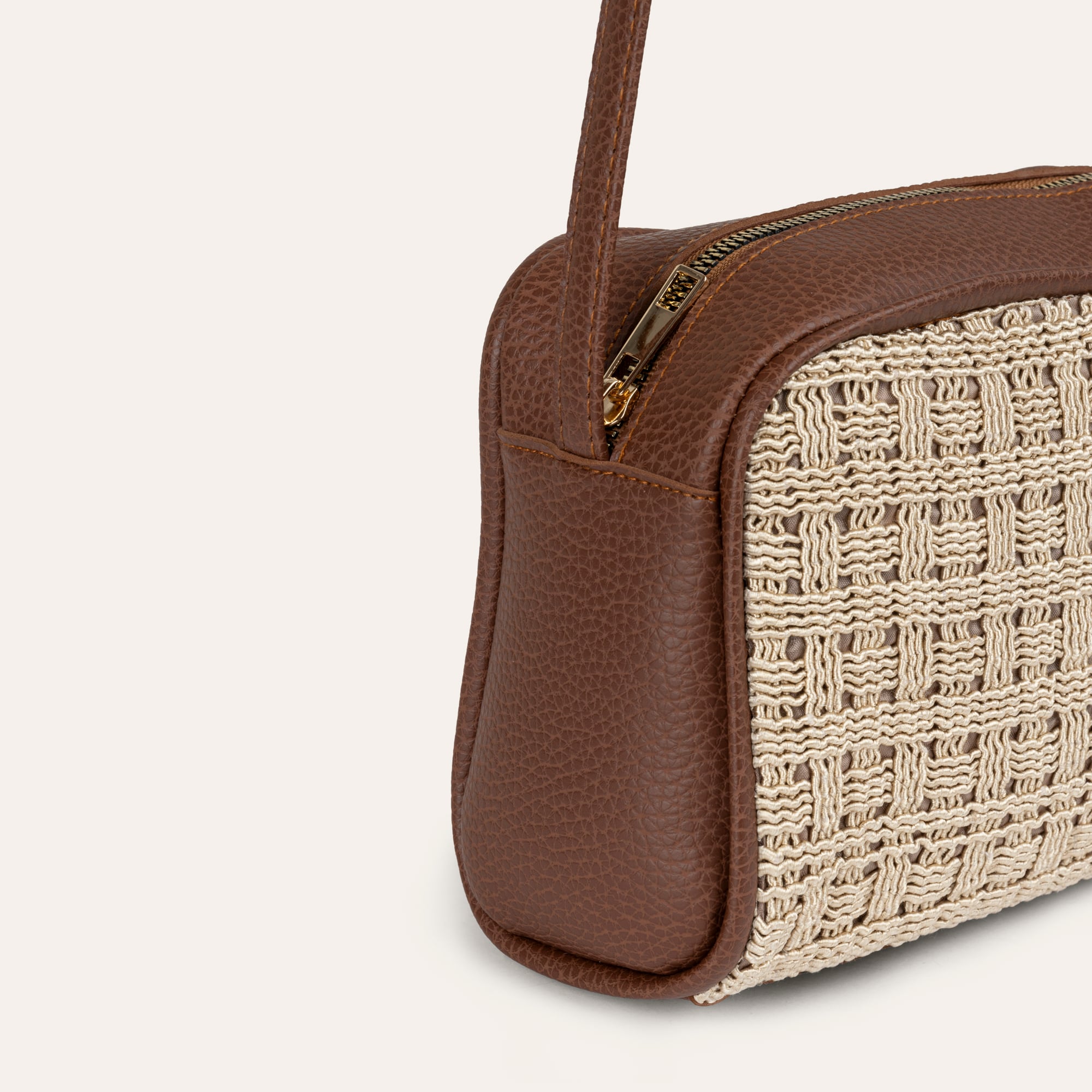 DOKULU OMUZ ÇANTASI