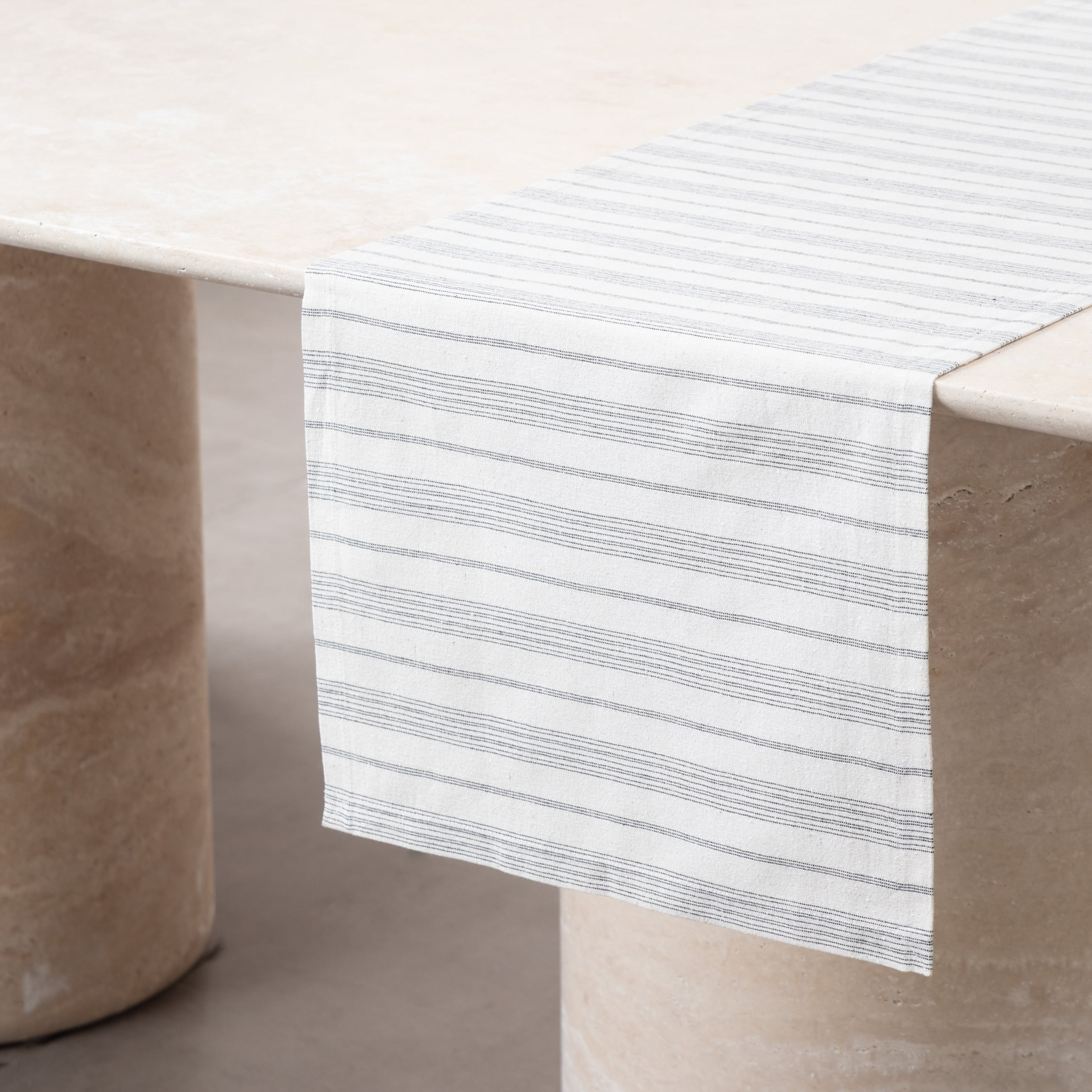 BETTY RUNNER SİYAH ÇİZGİLİ 40X130