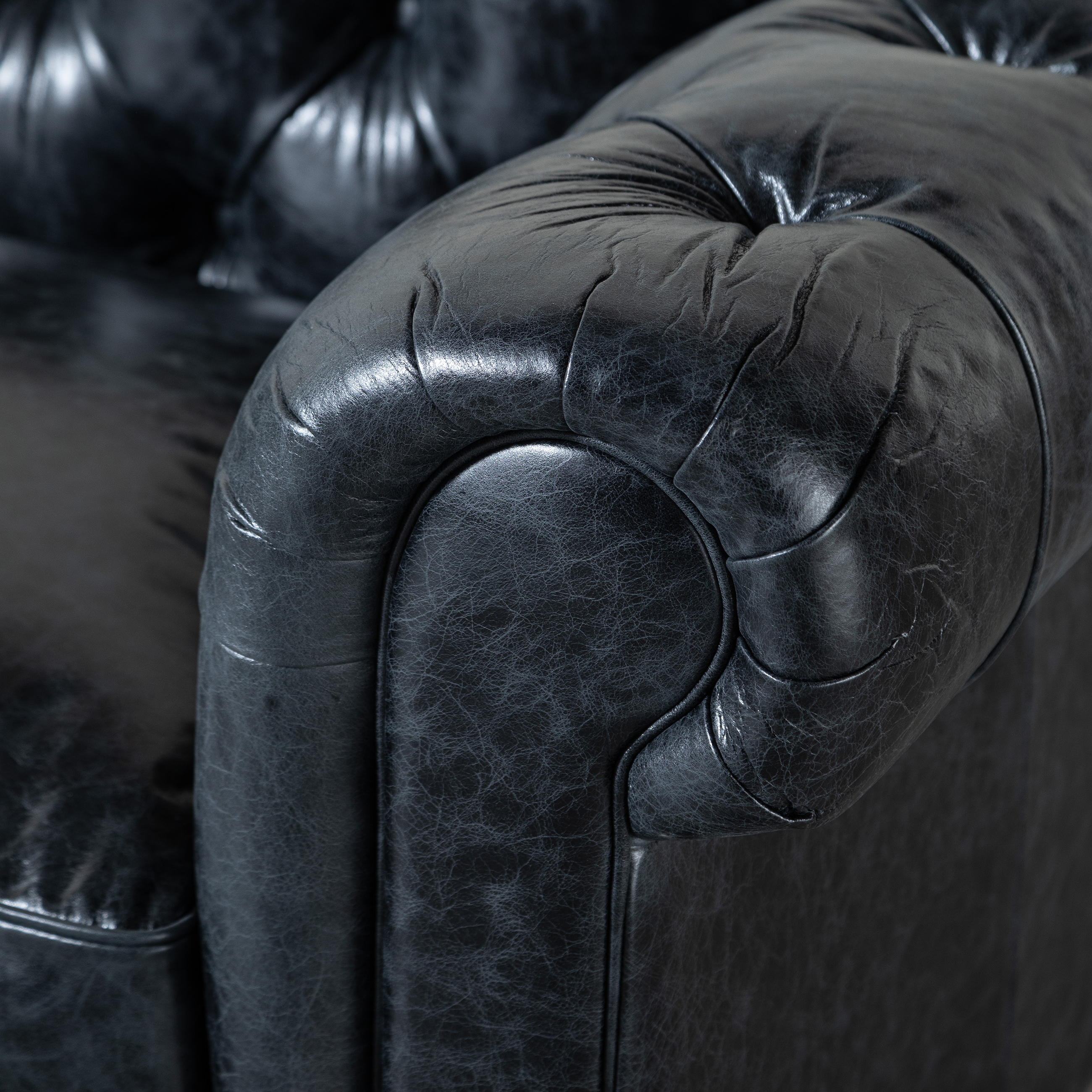 ÜÇLÜ SİYAH DERİ CHESTER KOLTUK