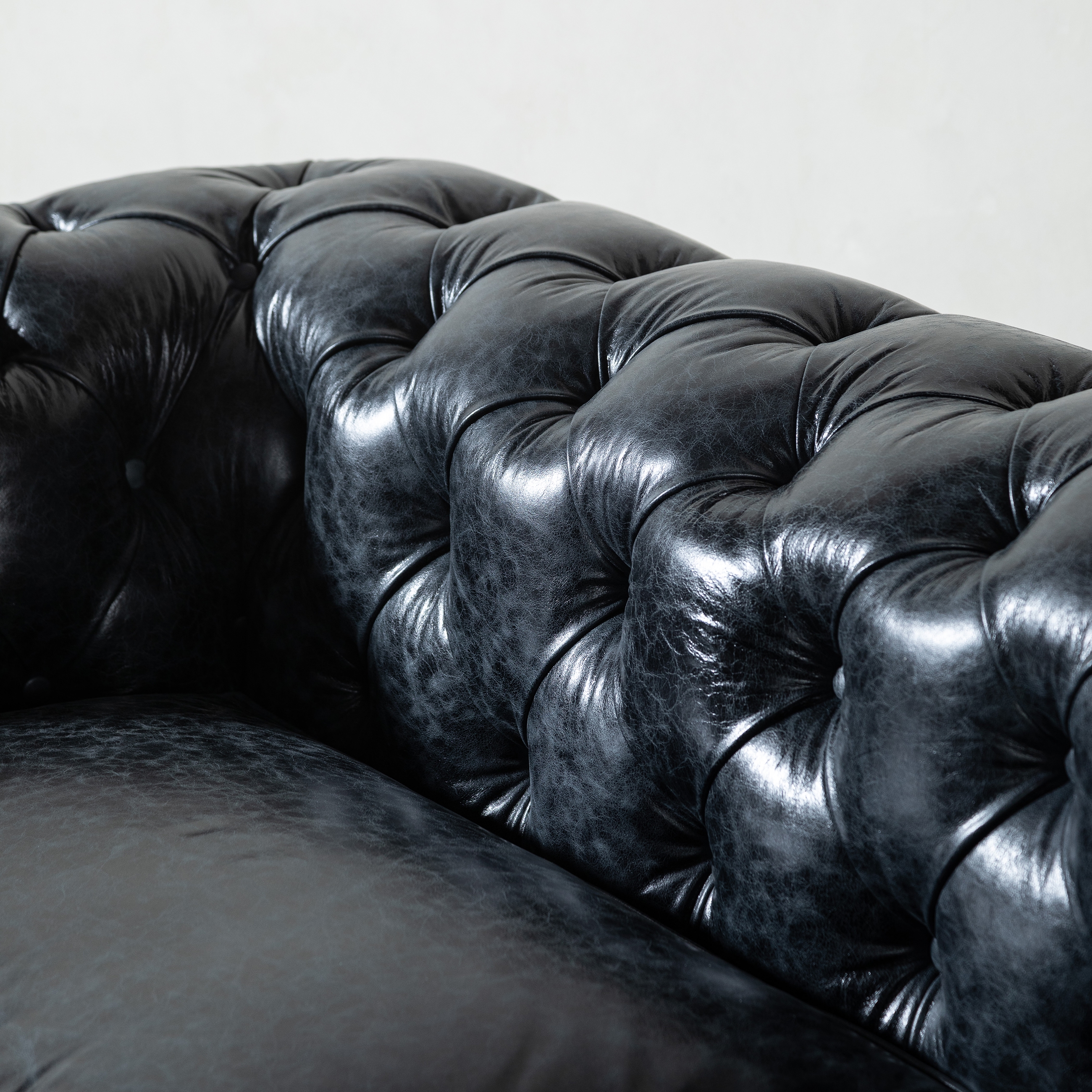 ÜÇLÜ SİYAH DERİ CHESTER KOLTUK