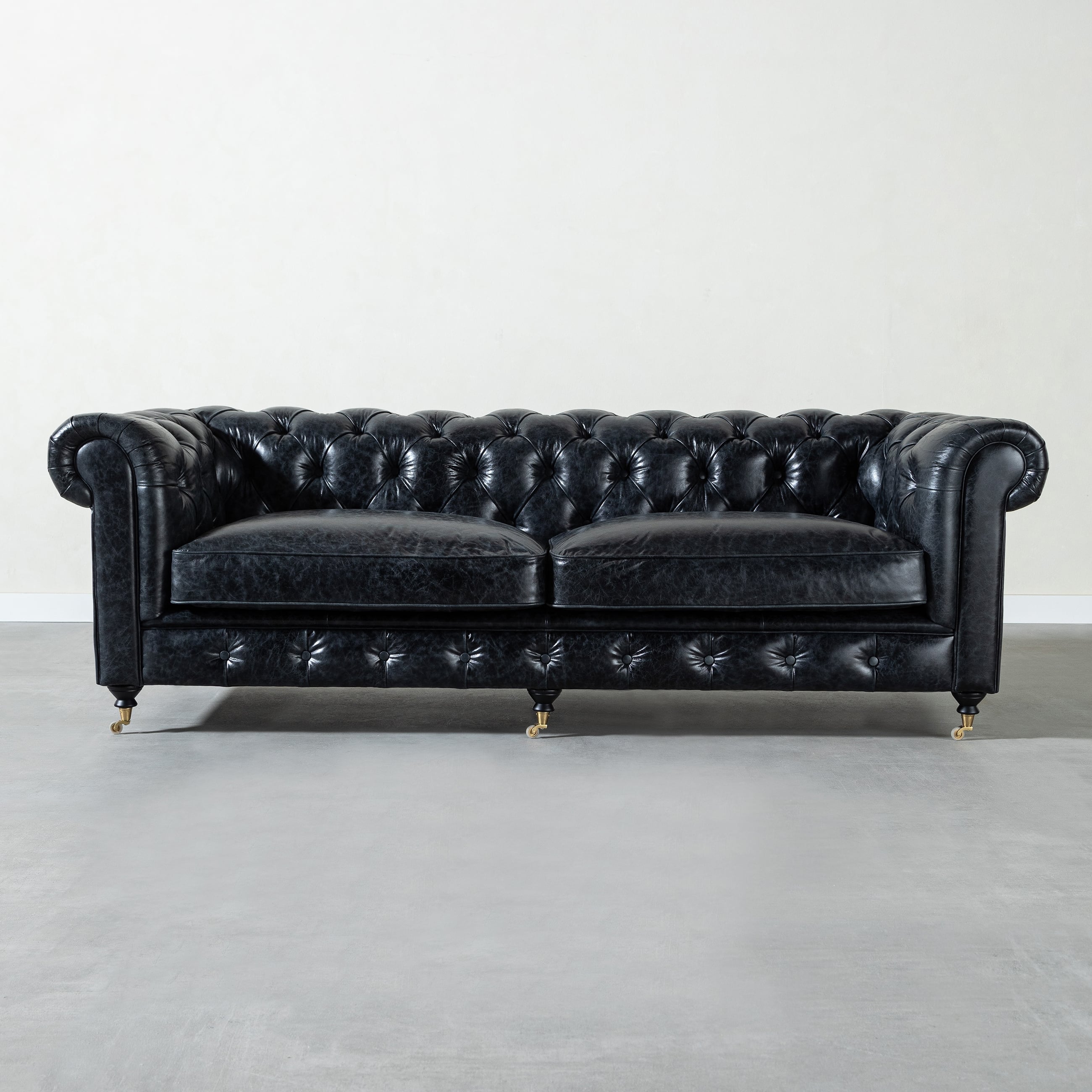 ÜÇLÜ SİYAH DERİ CHESTER KOLTUK