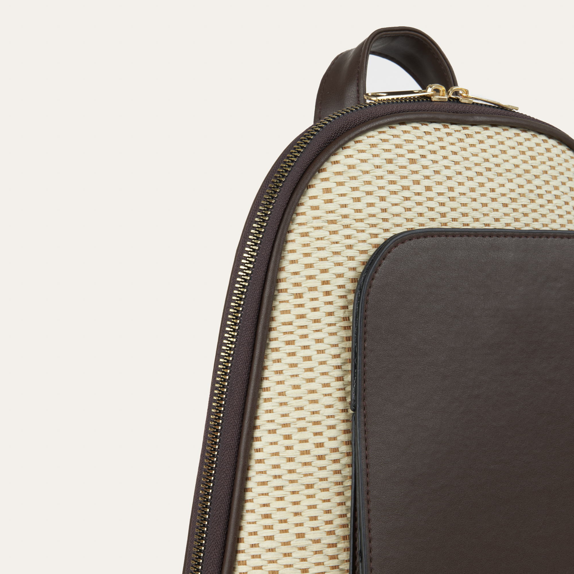 HASIR DETAYLI SIRT ÇANTASI