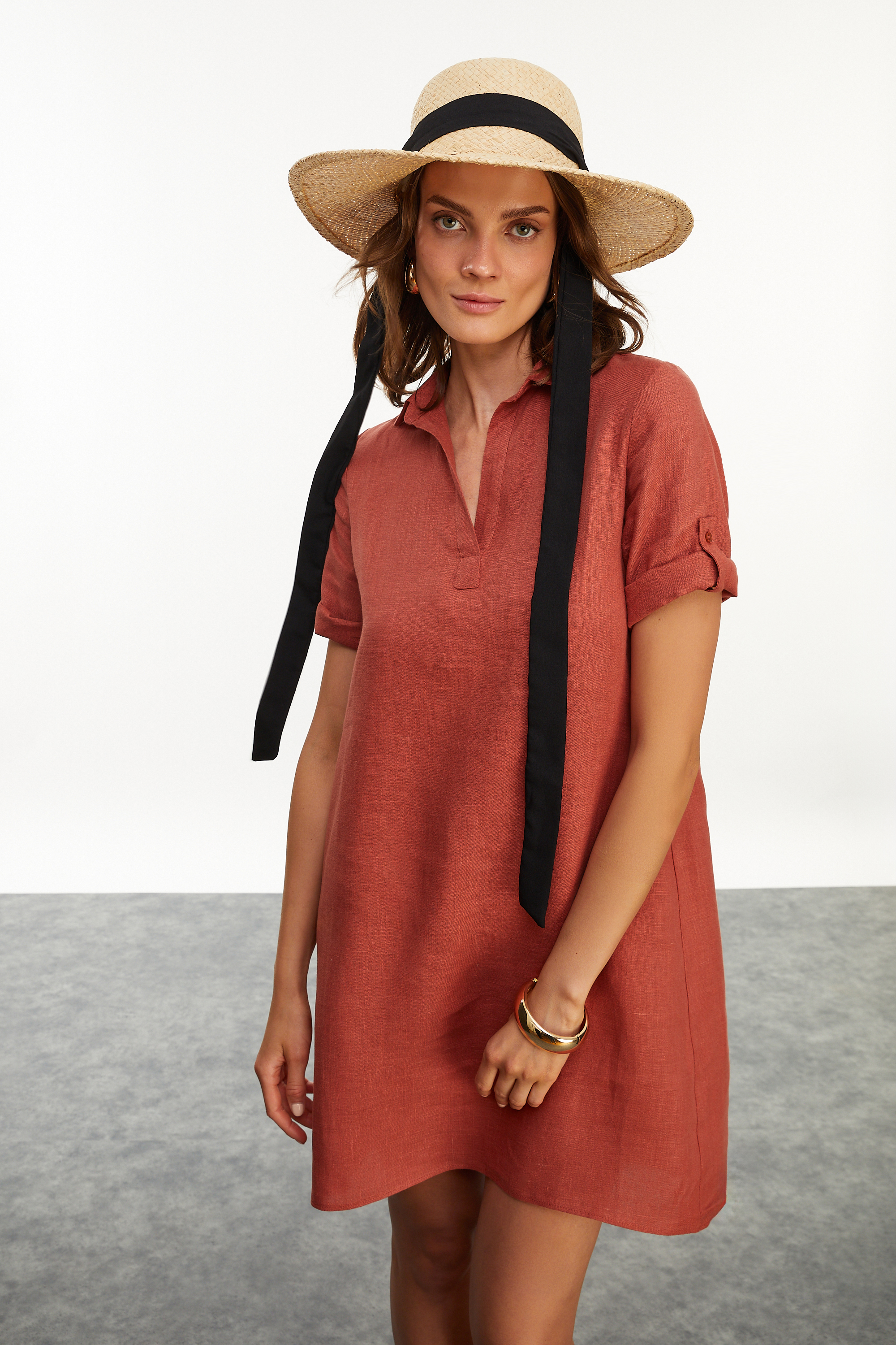 KISA KOLLU MİNİ KETEN ELBİSE