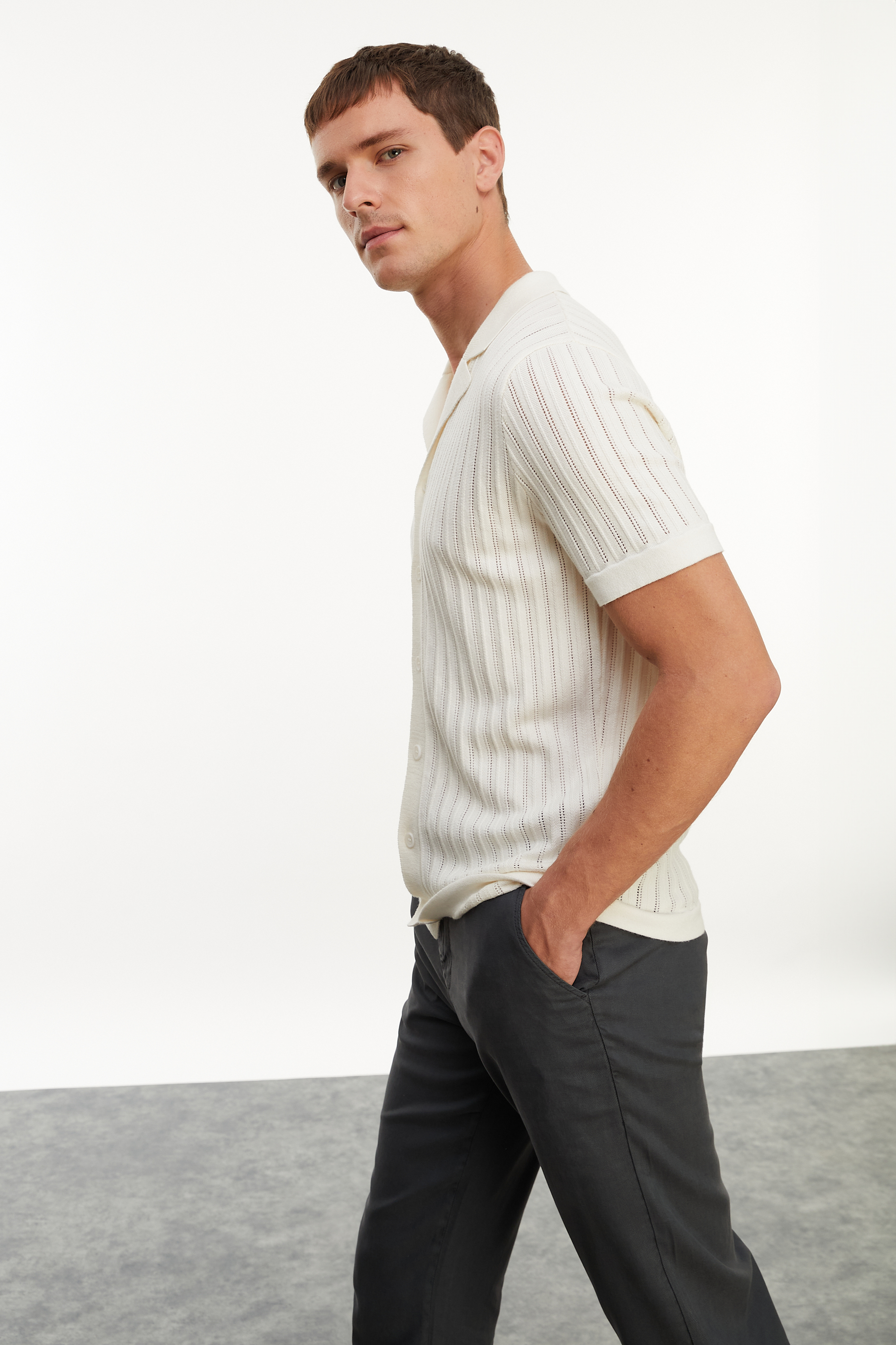 KISA KOLLU TRİKO GÖMLEK