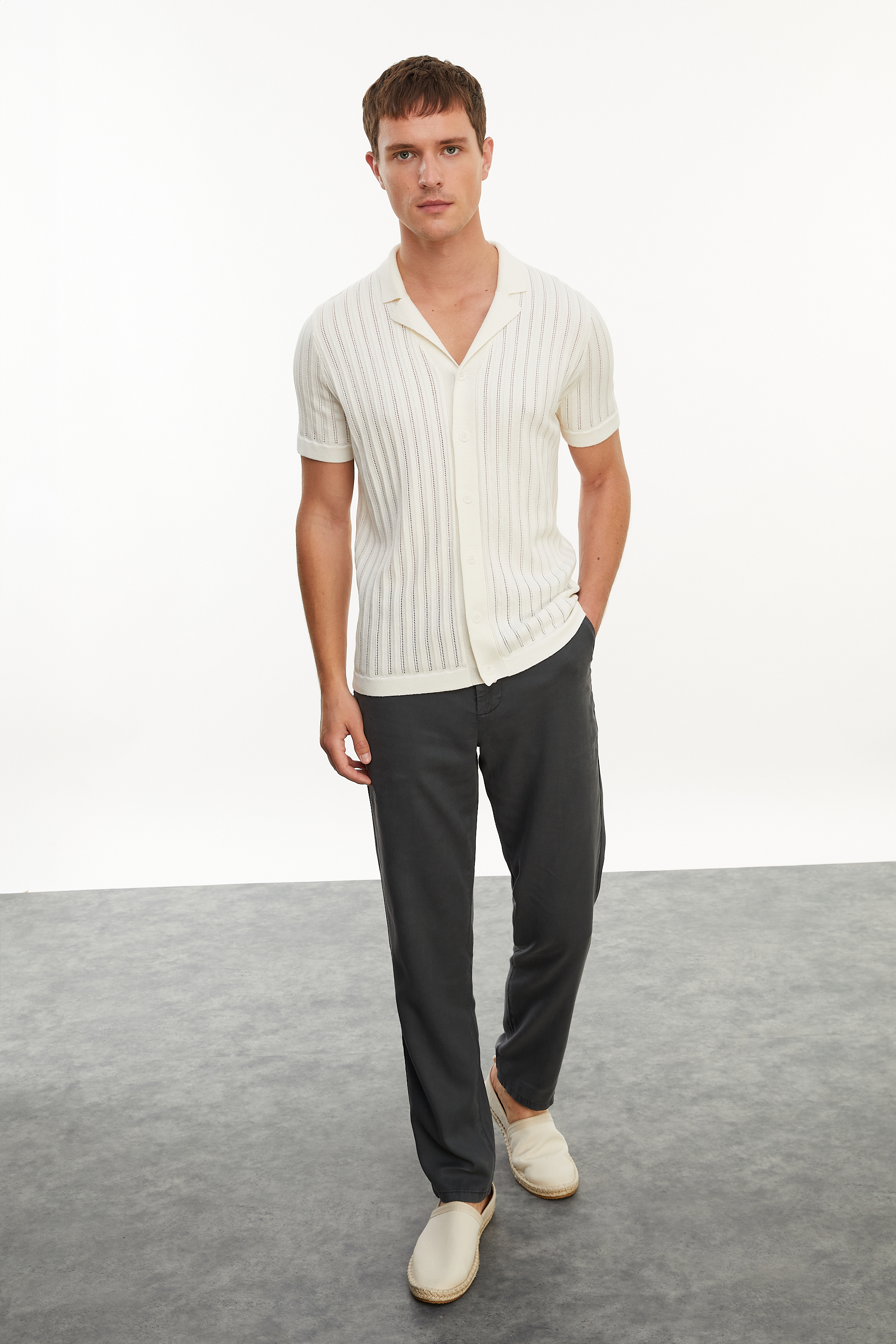 KISA KOLLU TRİKO GÖMLEK