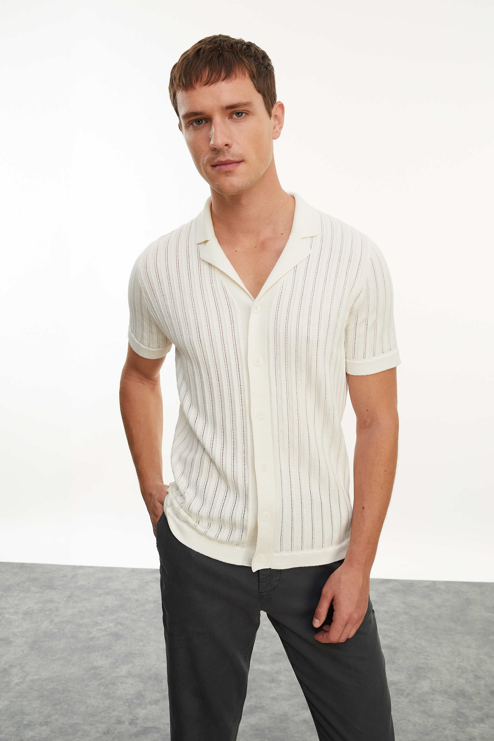 KISA KOLLU TRİKO GÖMLEK