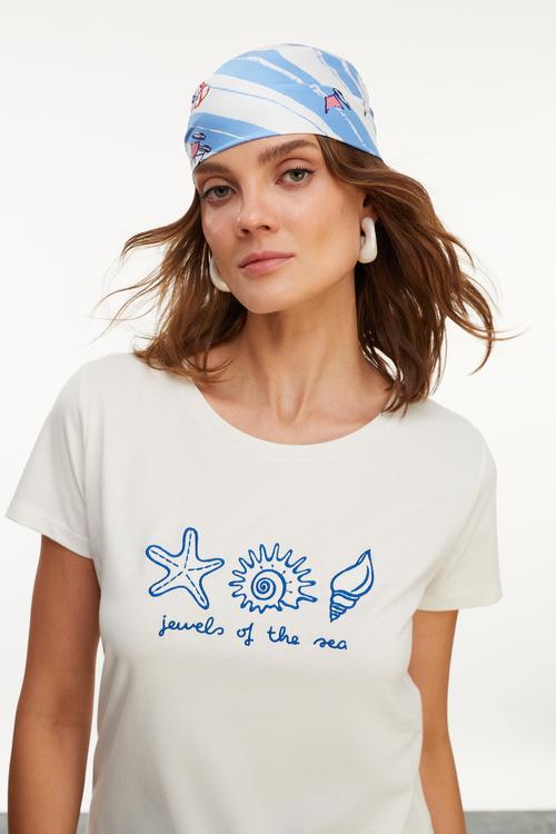  NAKIŞLI BİSİKLET YAKA KISA KOLLU T-SHIRT