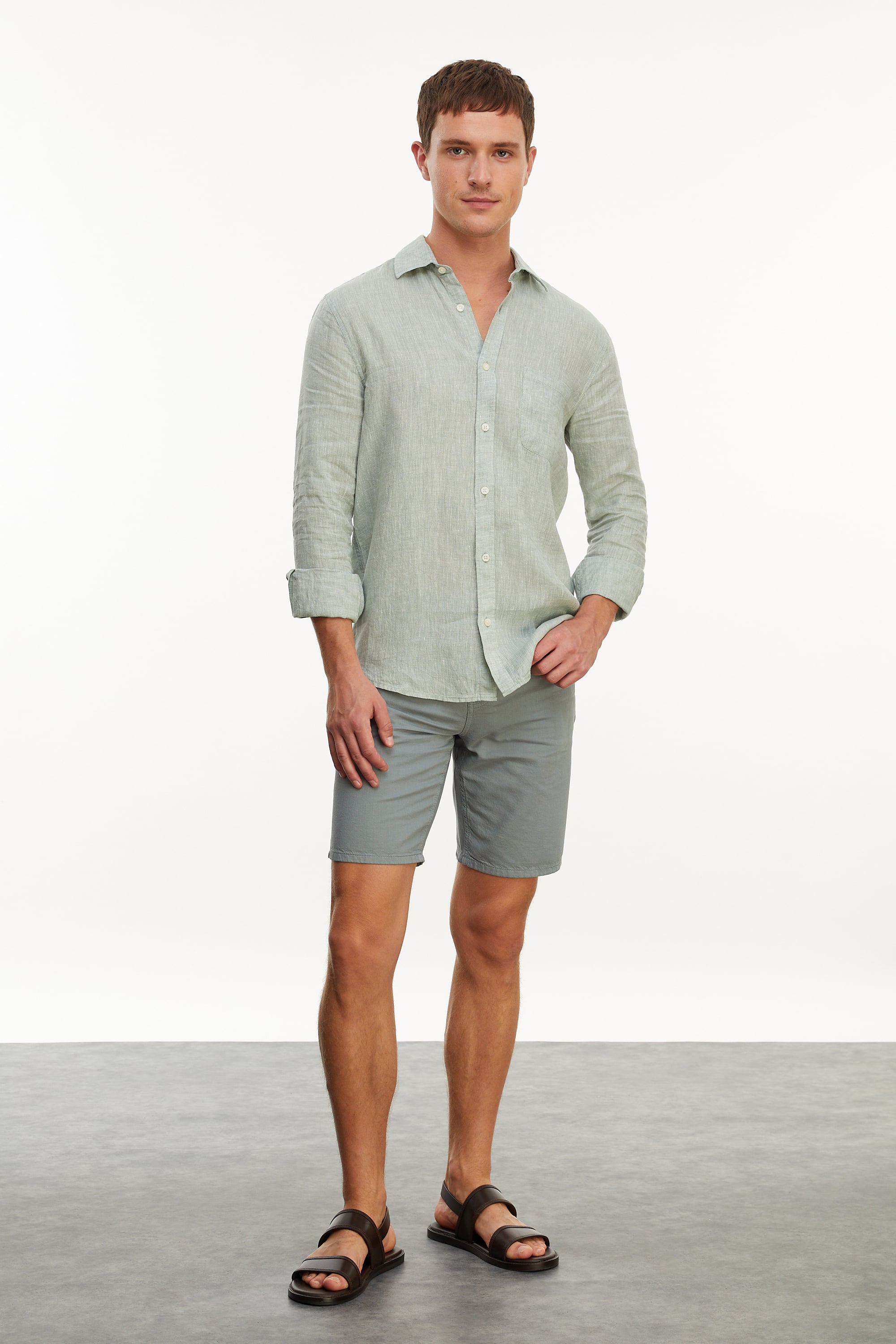 REGULAR FIT CEPLİ KETEN GÖMLEK