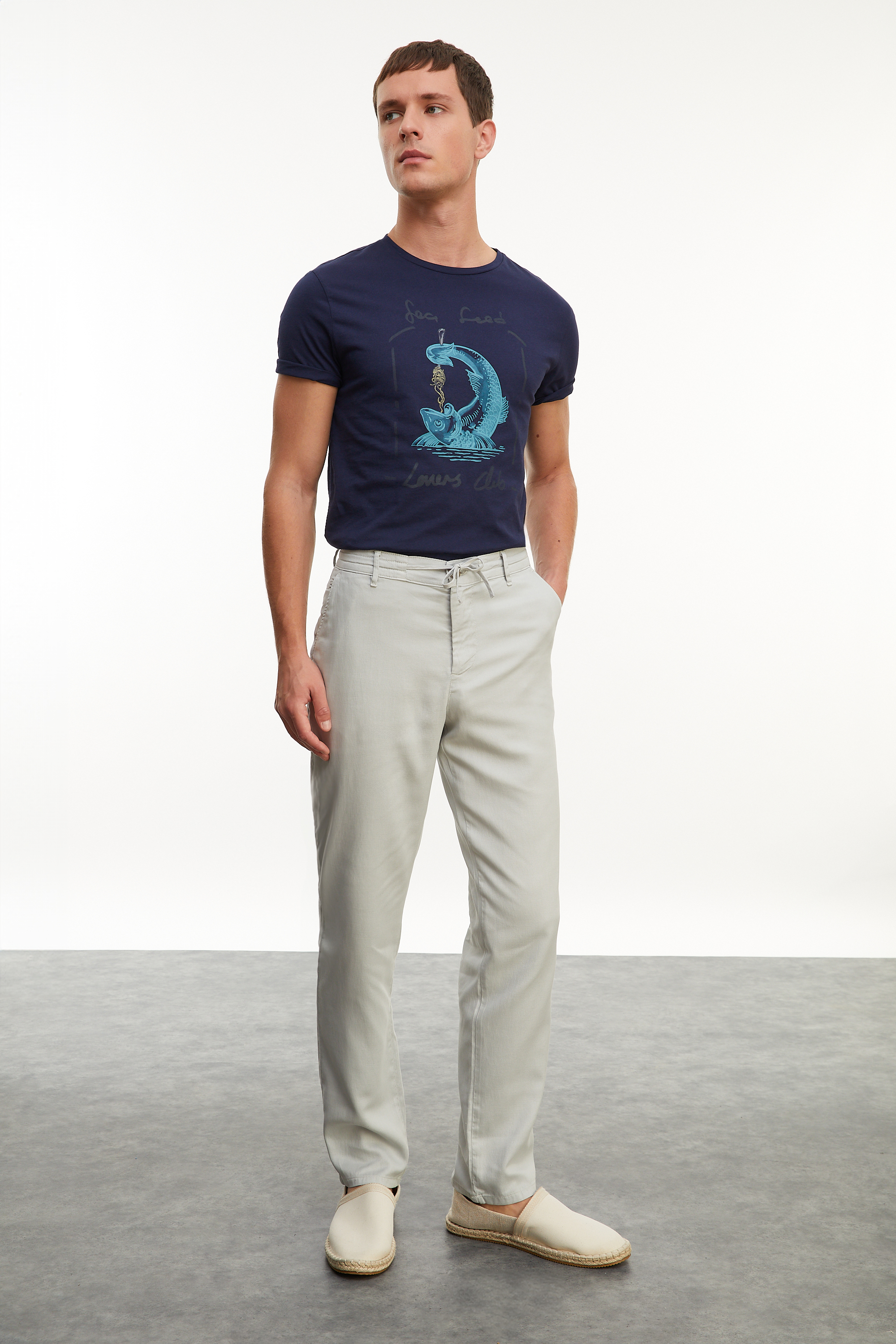 BASKILI BİSİKLET YAKA KISA KOLLU T-SHIRT