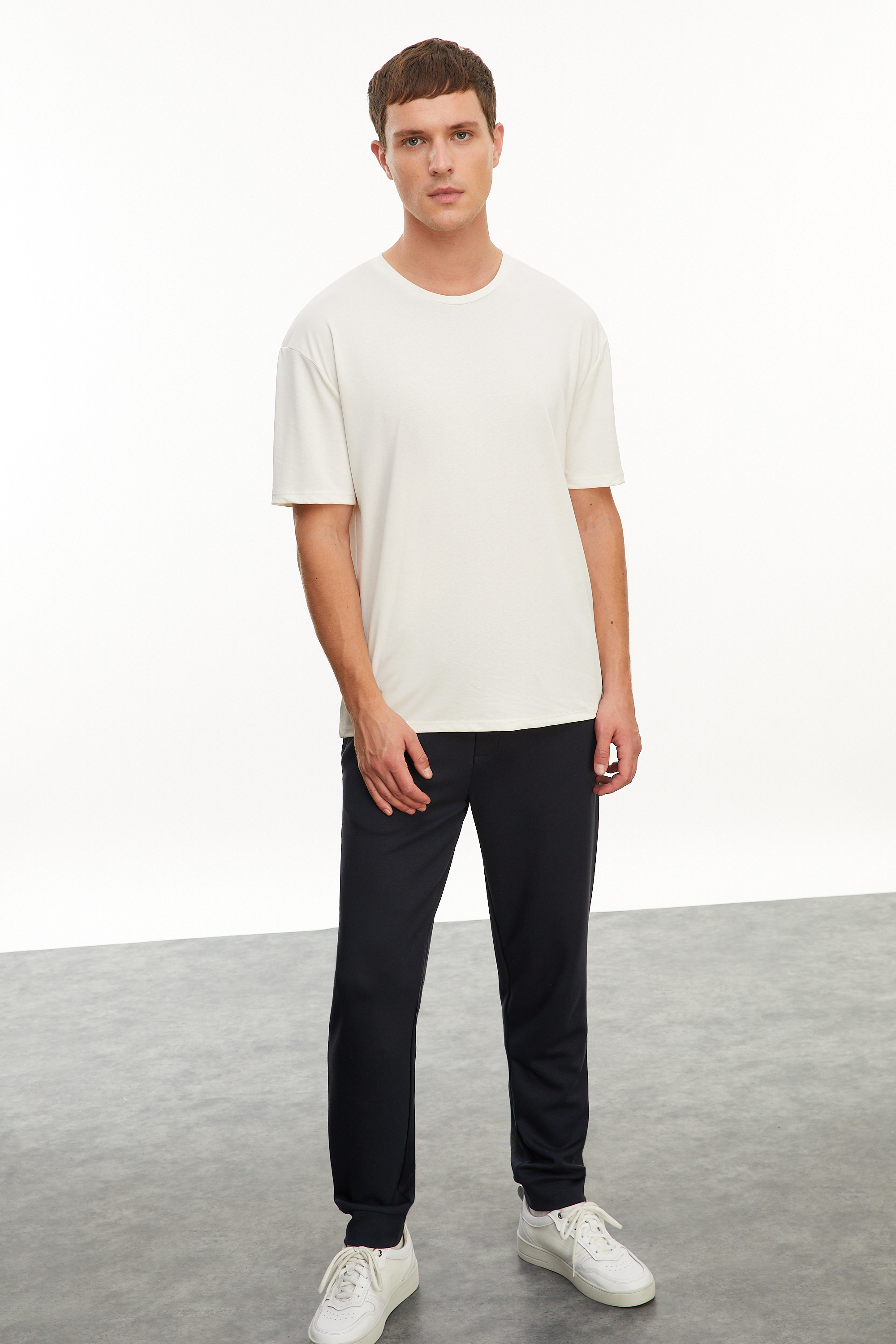 MODAL KARIŞIMLI BİSİKLET YAKA KISA KOLLU T-SHIRT