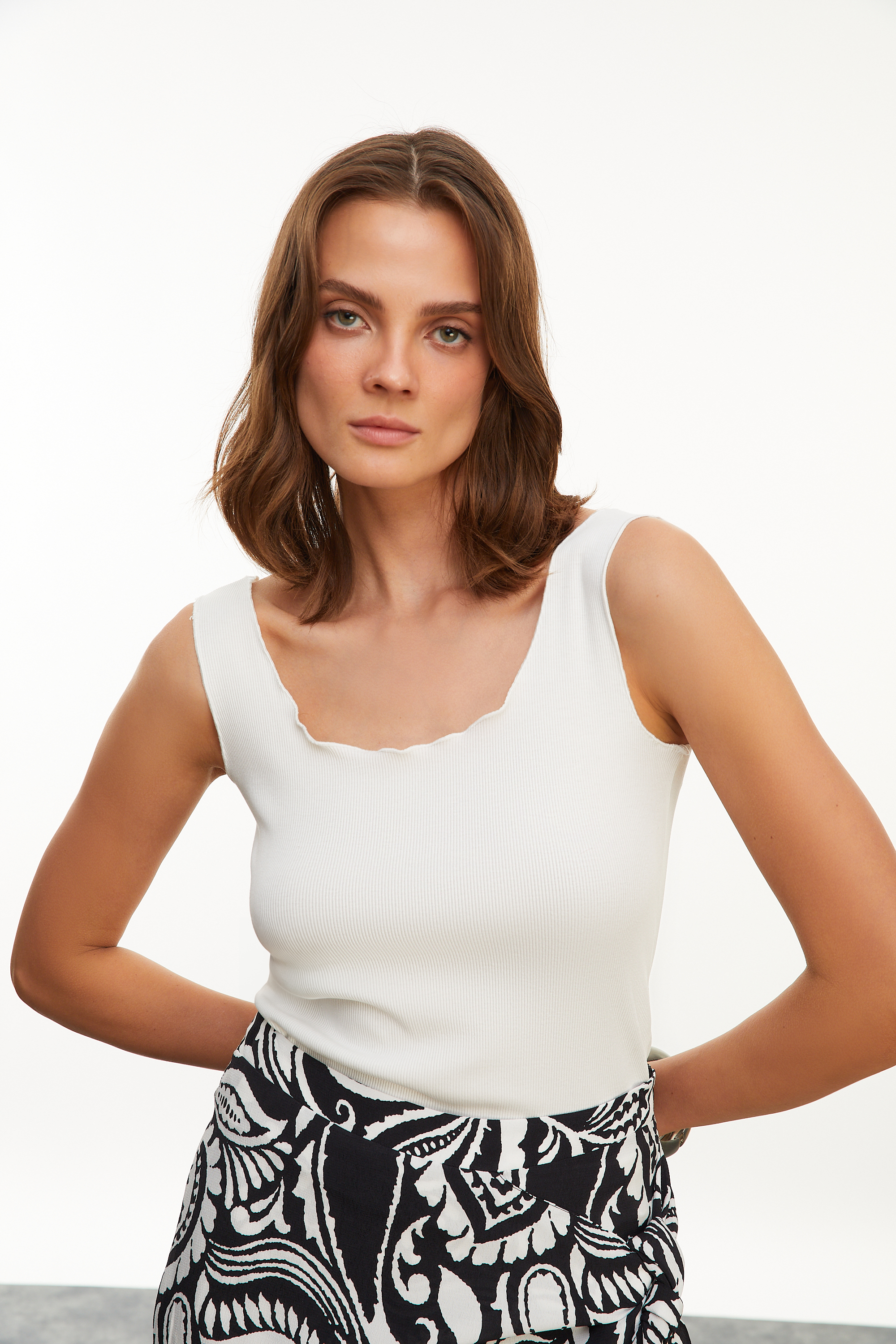 FIRFIR DETAYLI AÇIK YAKA ATLET