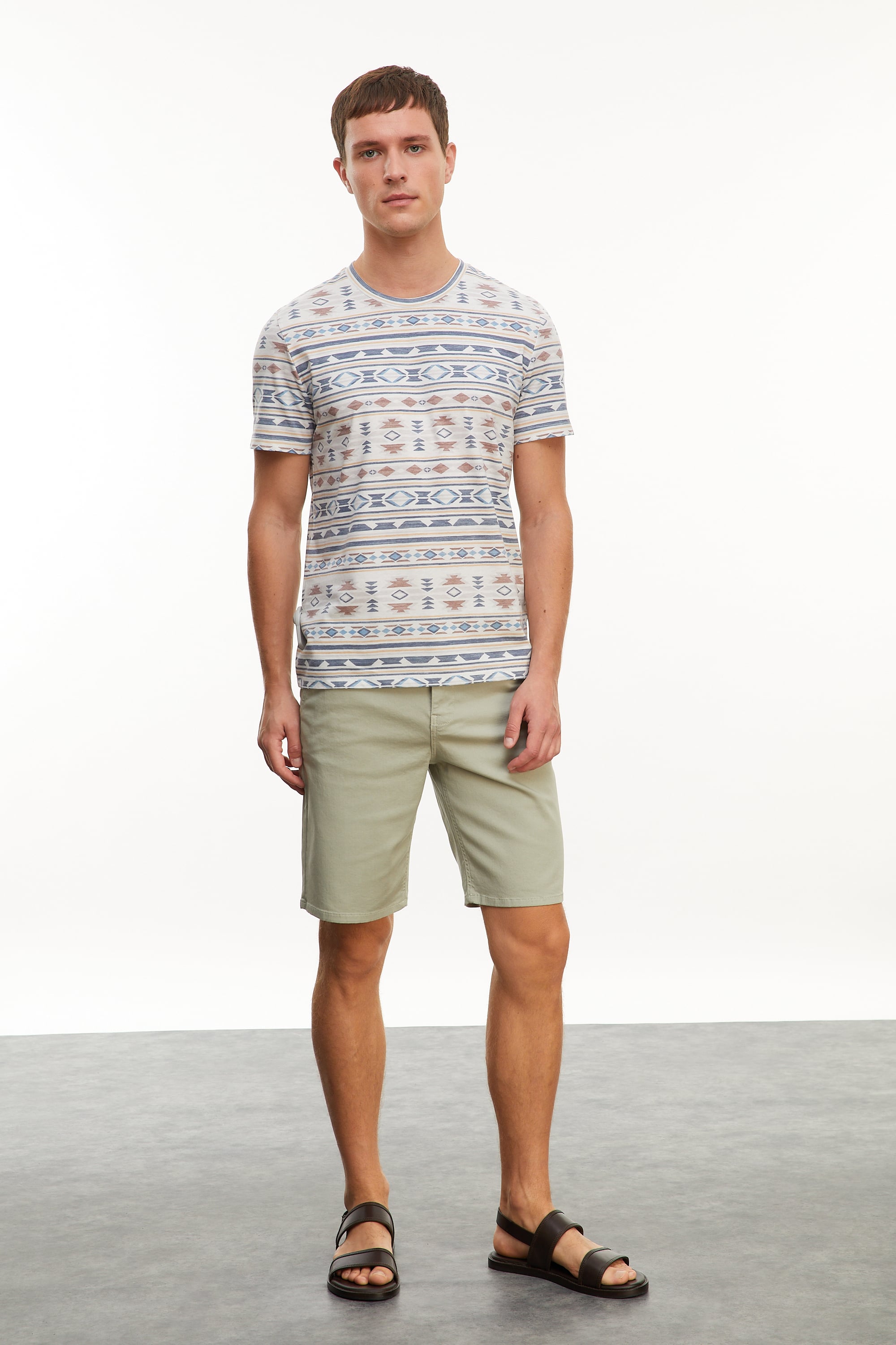 ETNİK BASKILI BİSİKLET YAKA T-SHIRT