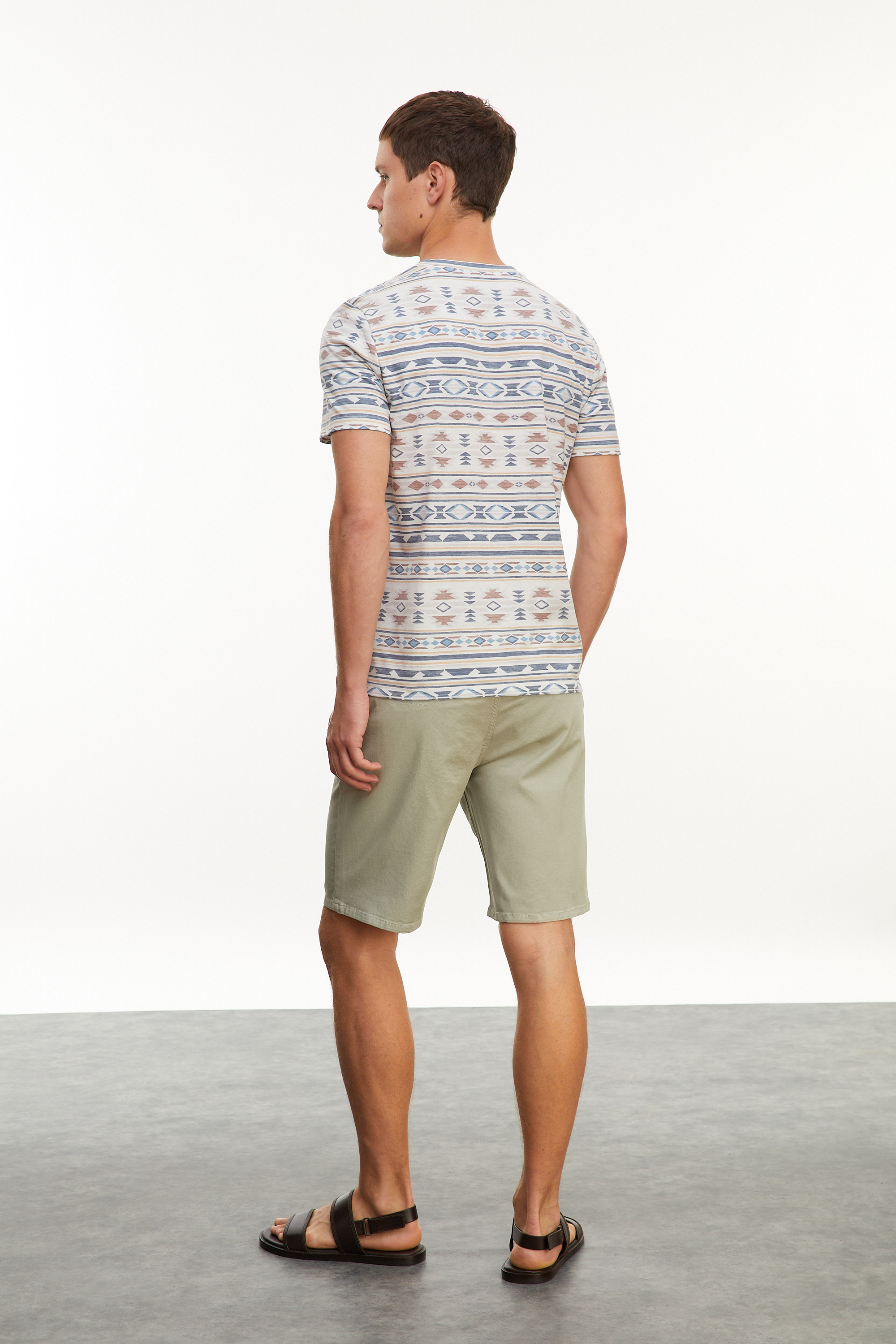 ETNİK BASKILI BİSİKLET YAKA T-SHIRT