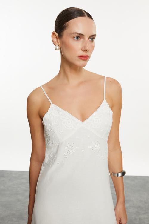  NAKIŞLI YIRTMAÇLI UZUN ELBİSE