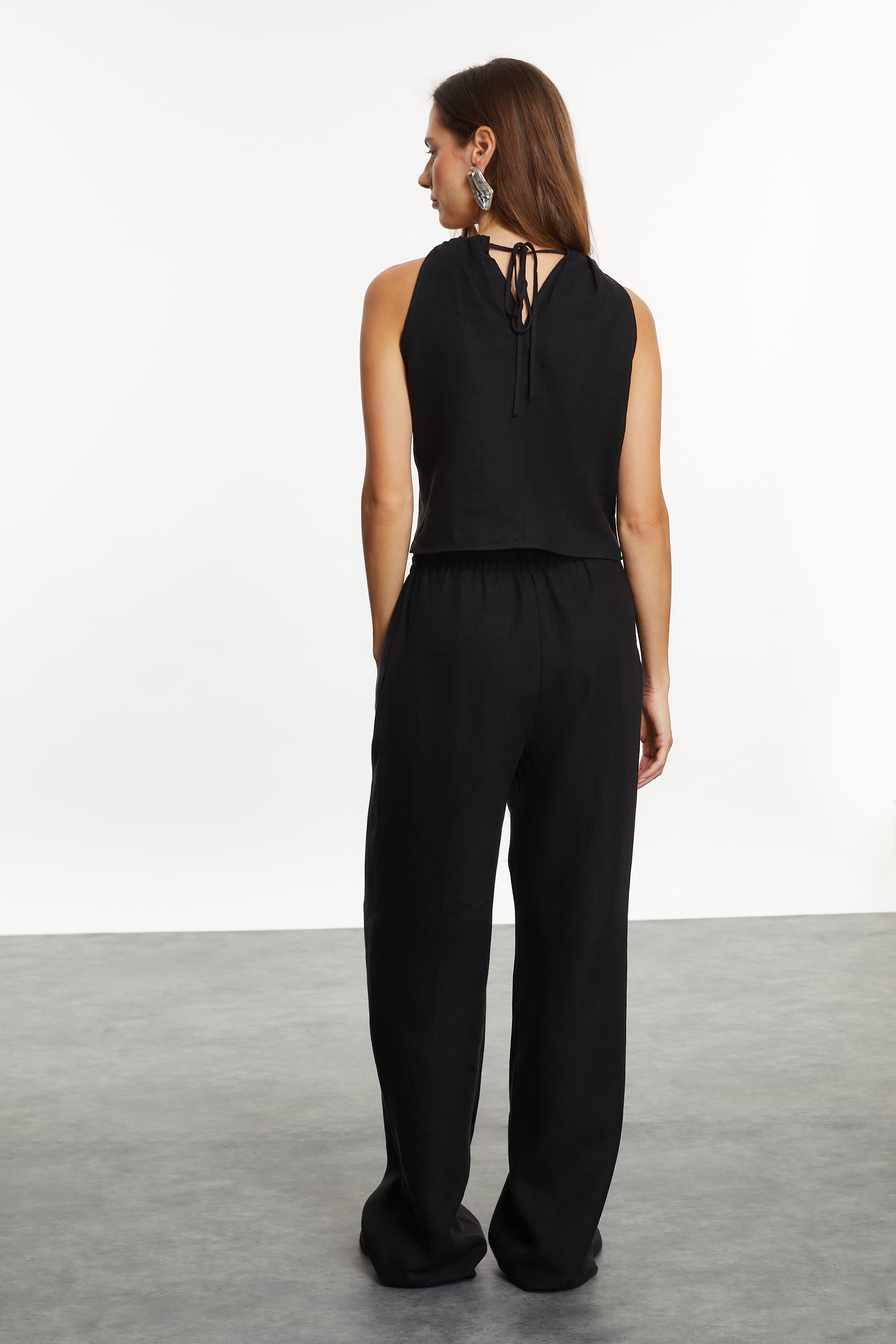 BAĞLAMA DETAYLI HALTER YAKA KETEN BLUZ