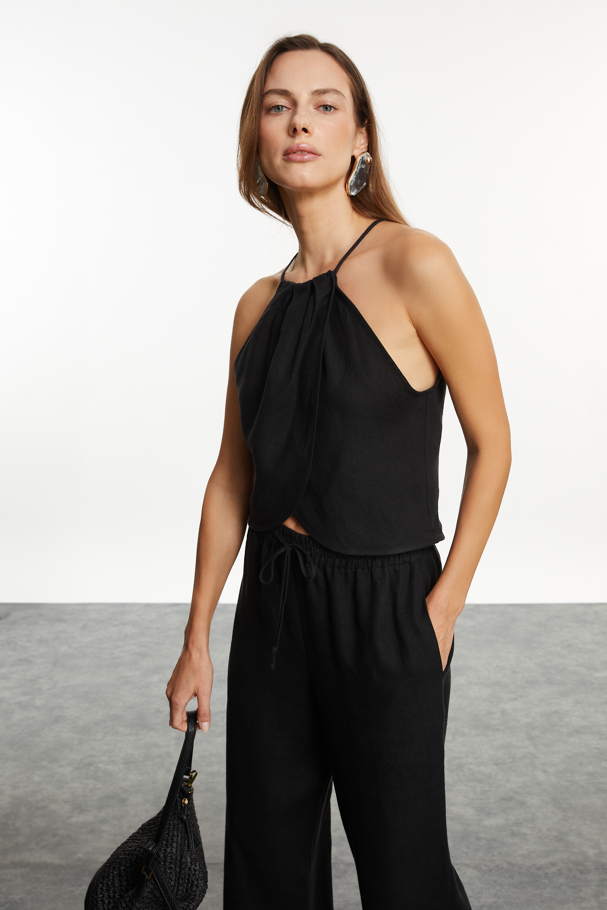 BAĞLAMA DETAYLI HALTER YAKA KETEN BLUZ