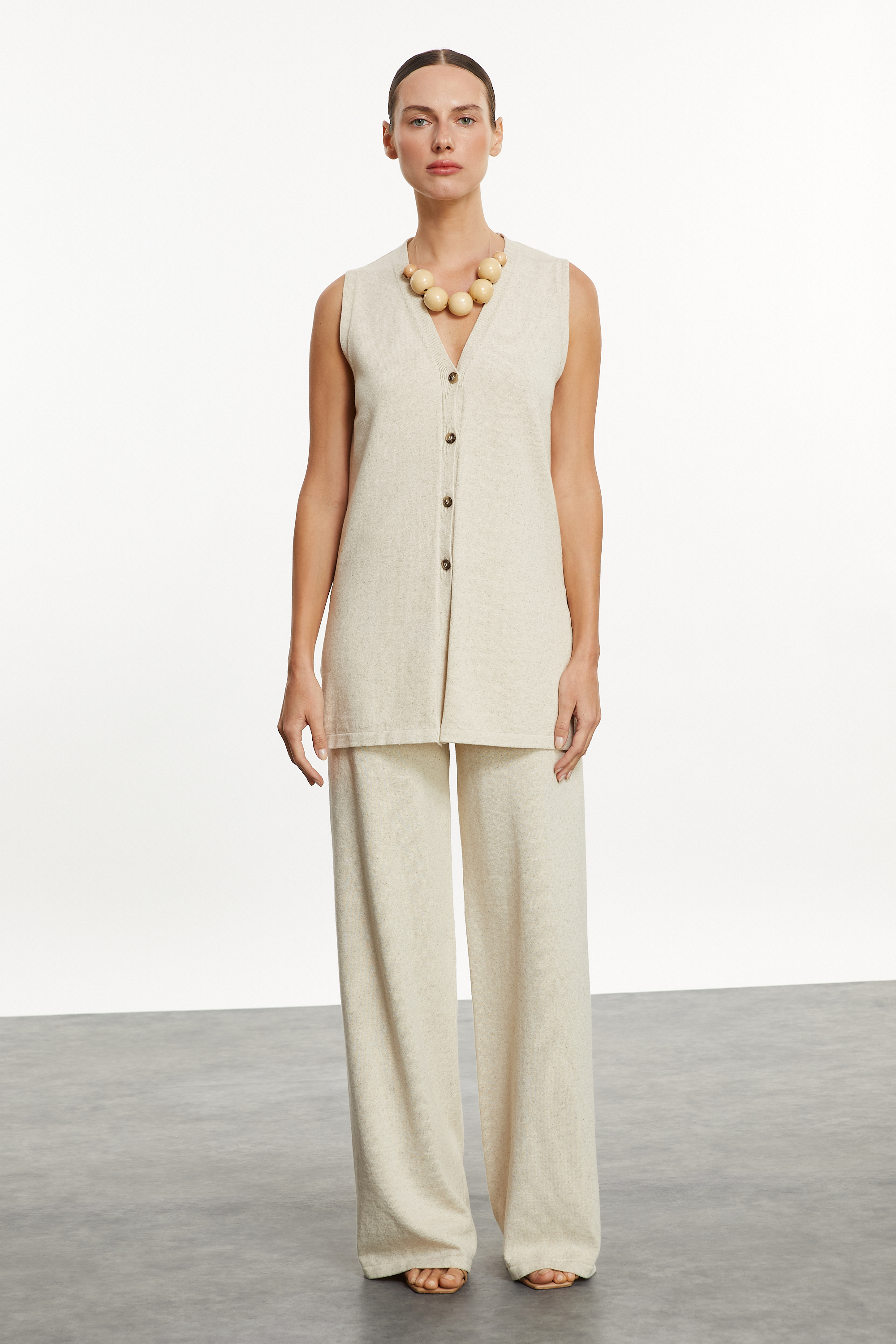 V YAKA KETEN KARIŞIMLI BLUZ