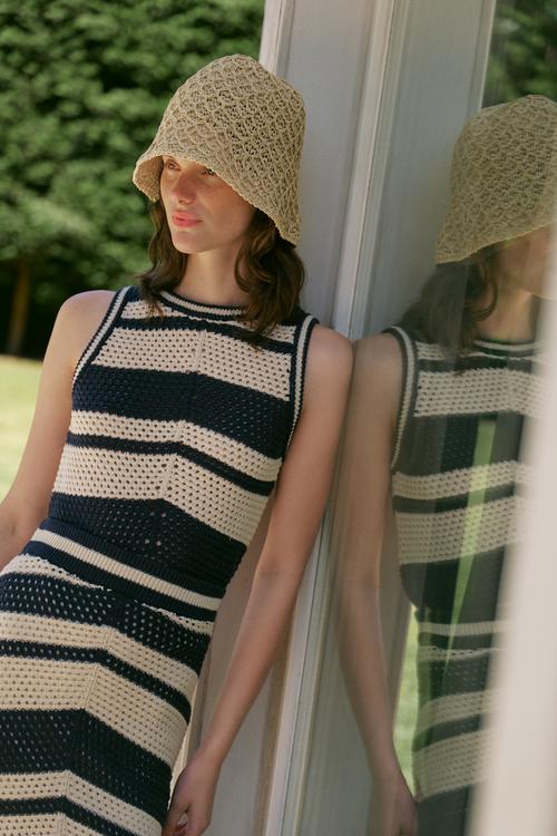  AJURLU ÇİZGİLİ KOLSUZ TRİKO