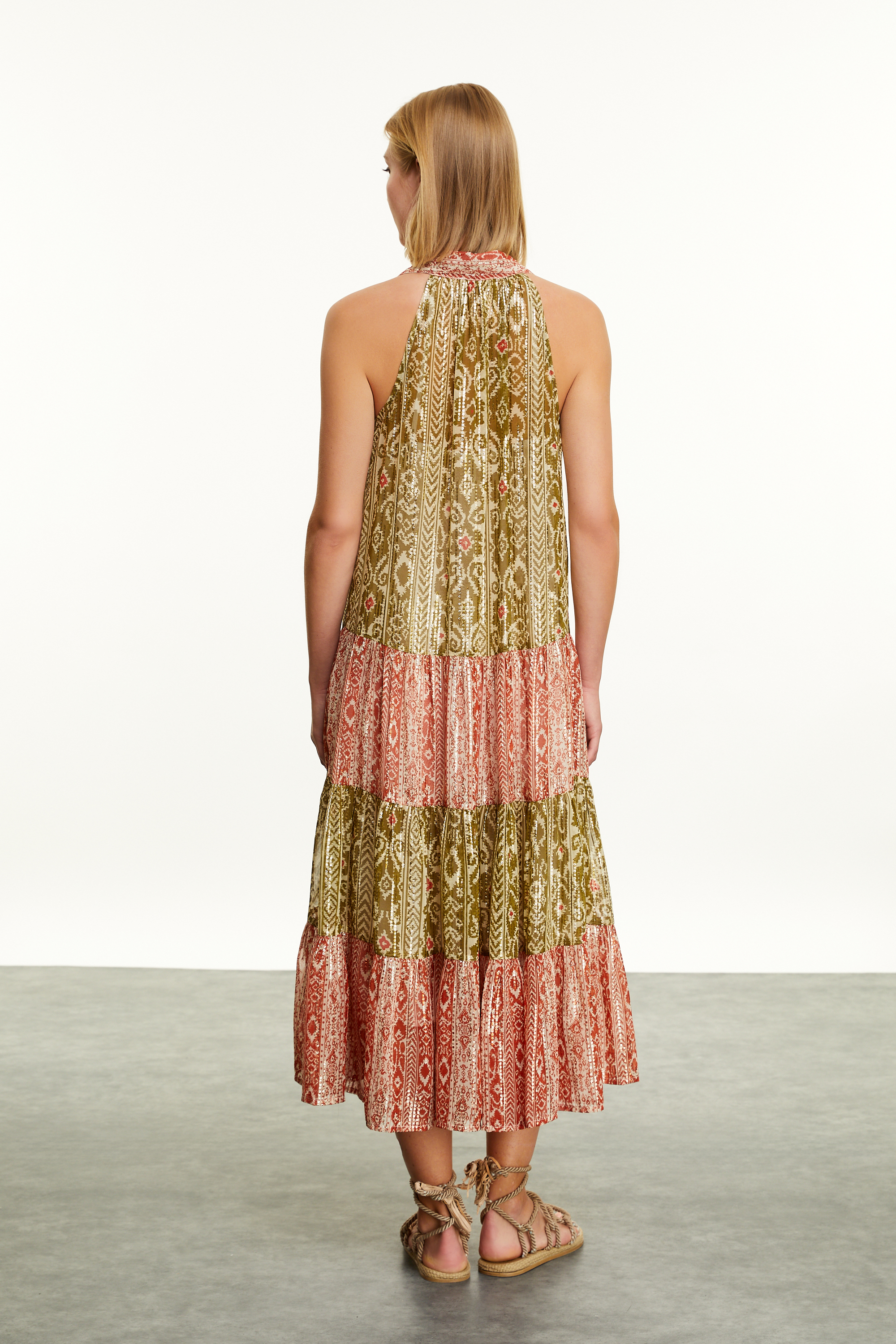 ETNİK BASKILI KOLSUZ UZUN ELBİSE