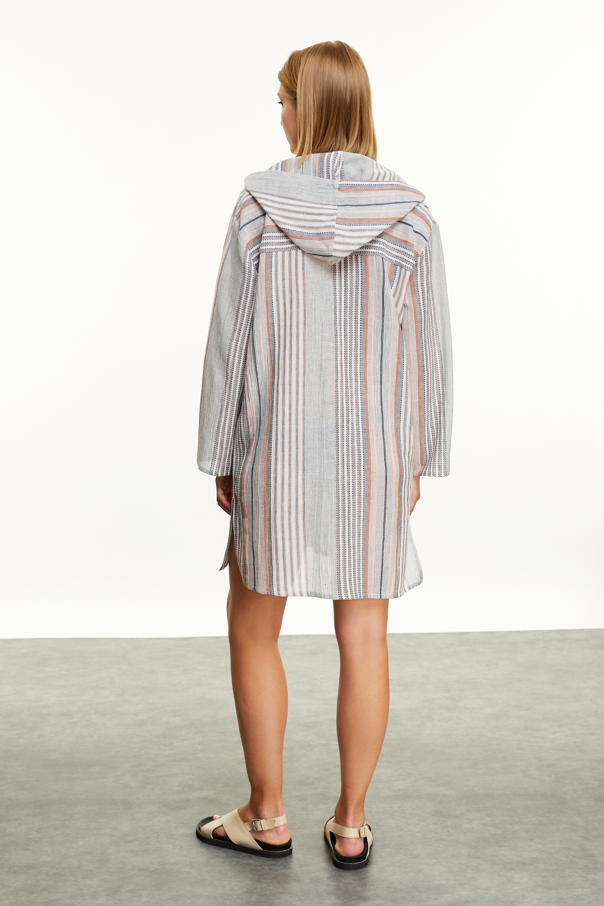 UZUN KOLLU ETNİK DESENLİ PLAJ ELBİSESİ