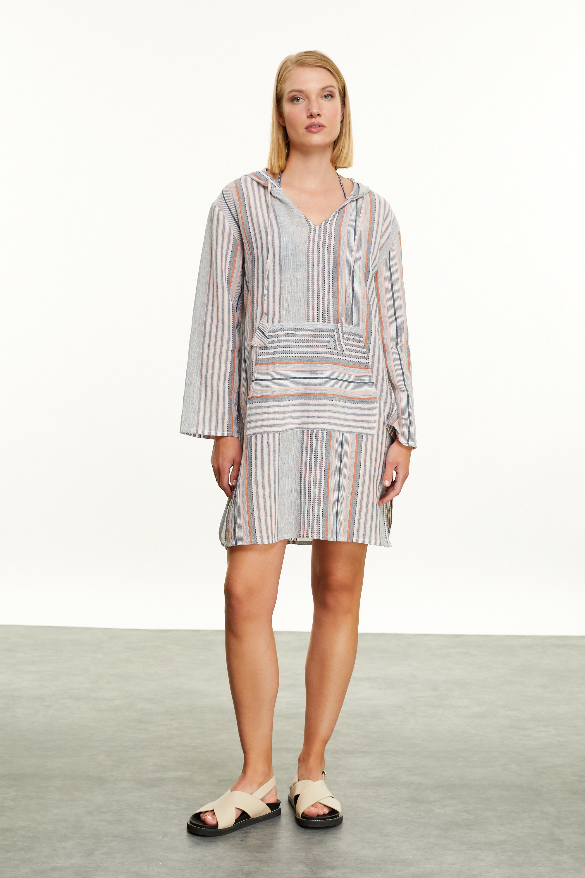 UZUN KOLLU ETNİK DESENLİ PLAJ ELBİSESİ