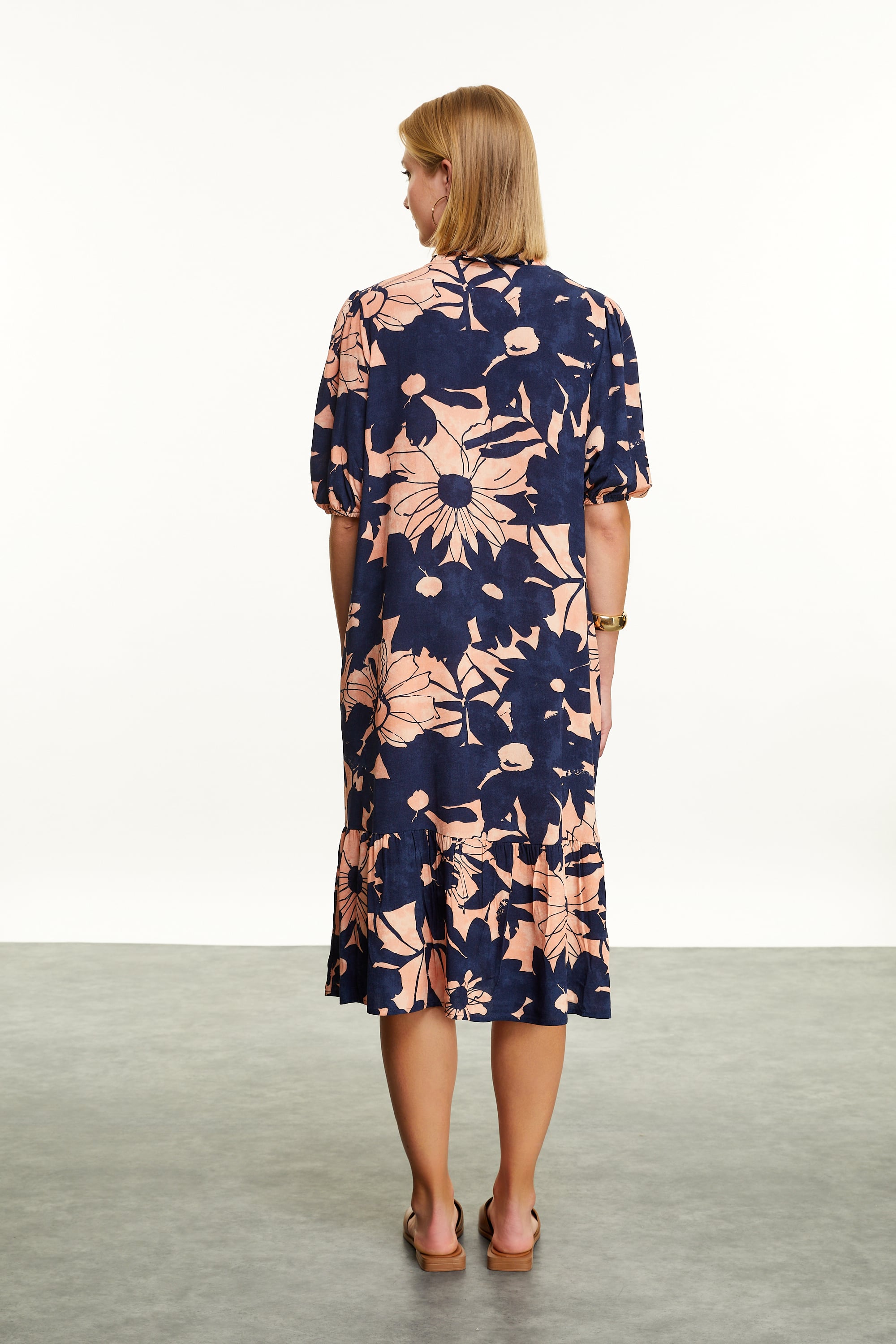 ÇİÇEK BASKILI VİSKON MİDİ ELBİSE