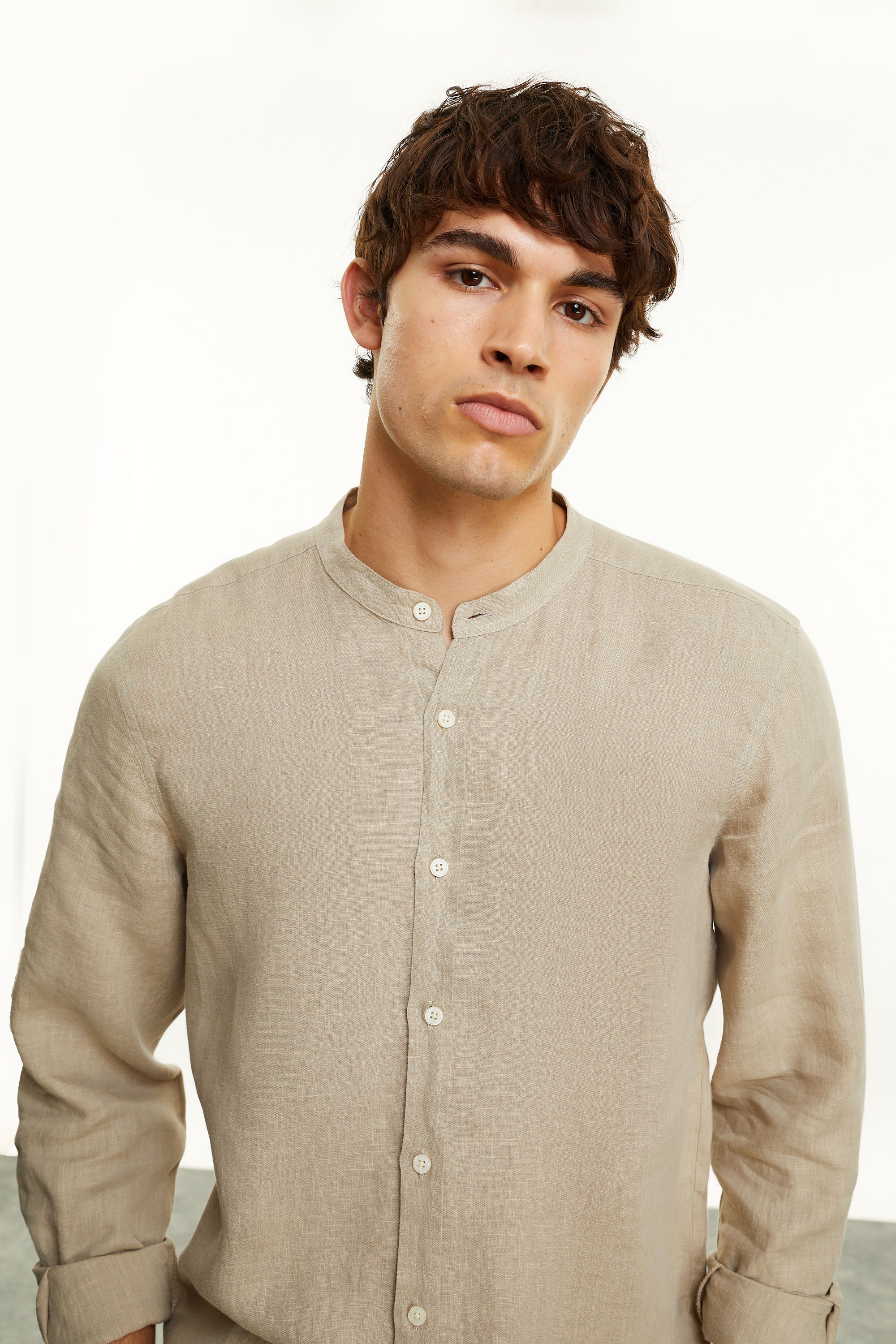 HAKİM YAKA REGULAR FIT KETEN GÖMLEK