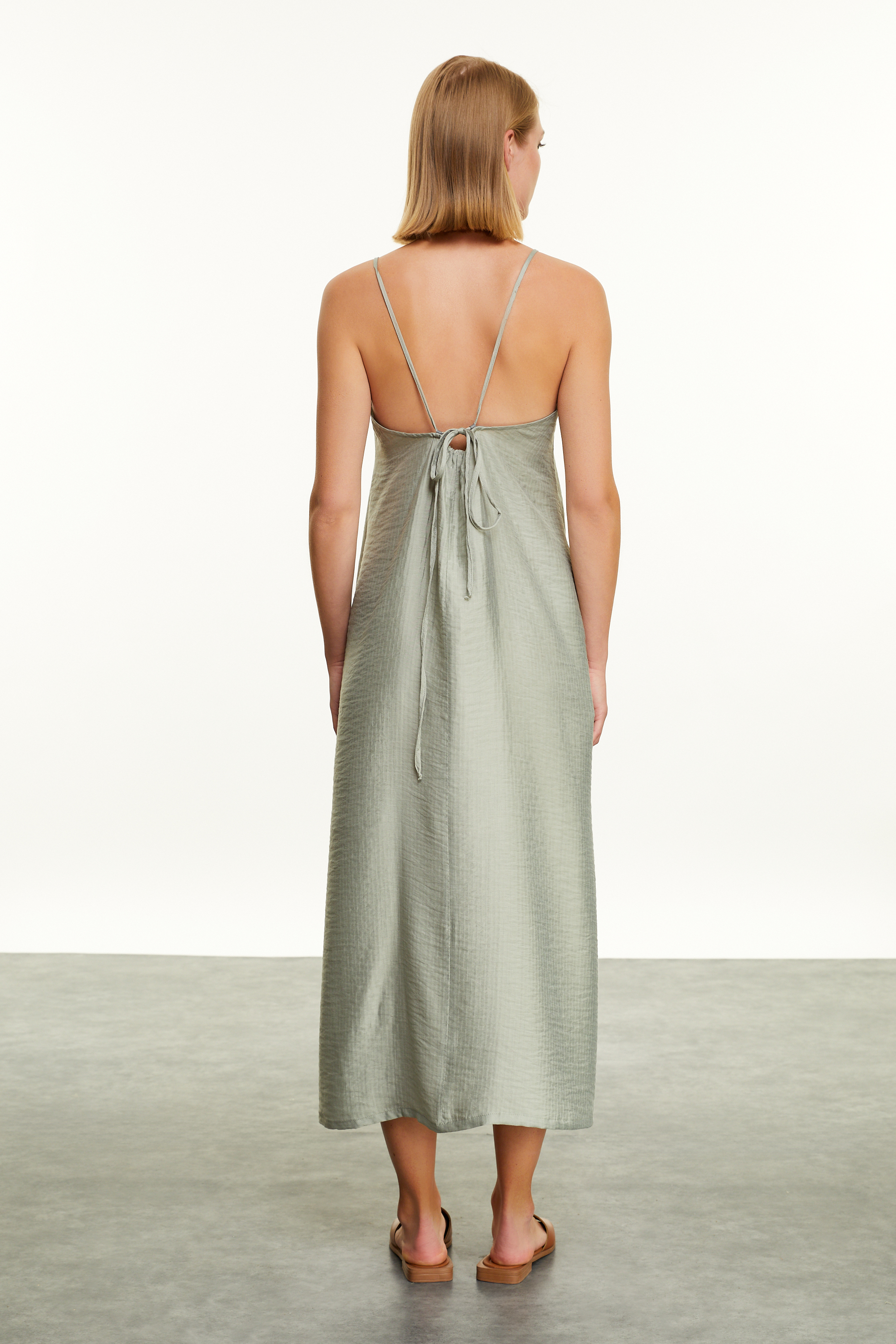 ASKILI MİDİ ELBİSE