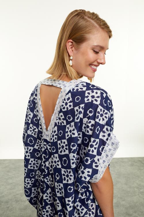  ETNİK BASKILI V YAKA MİDİ ELBİSE