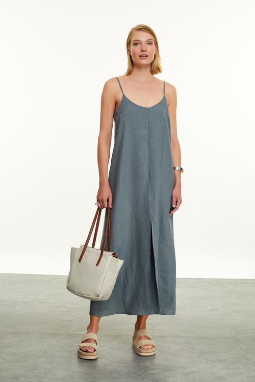  KETEN YIRTMAÇ DETAYLI ASKILI MİDİ ELBİSE