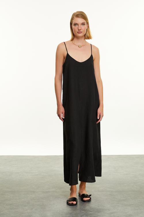  KETEN YIRTMAÇ DETAYLI ASKILI MİDİ ELBİSE