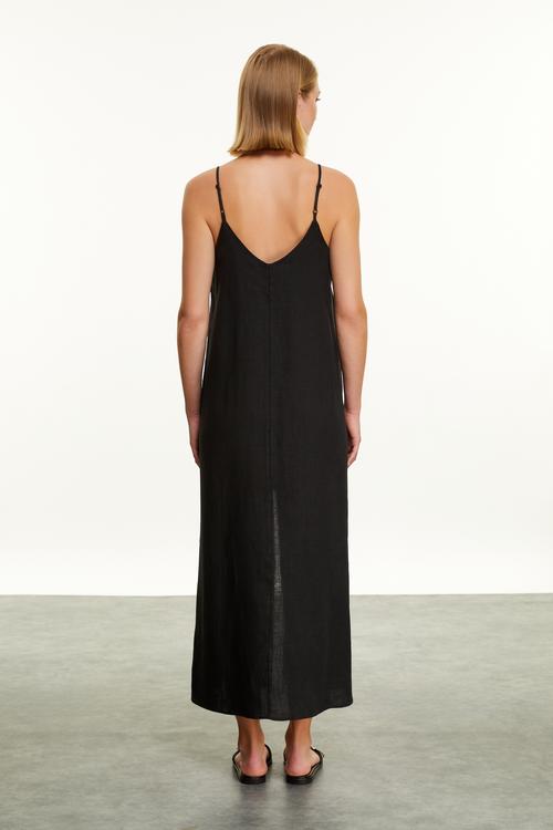  KETEN YIRTMAÇ DETAYLI ASKILI MİDİ ELBİSE