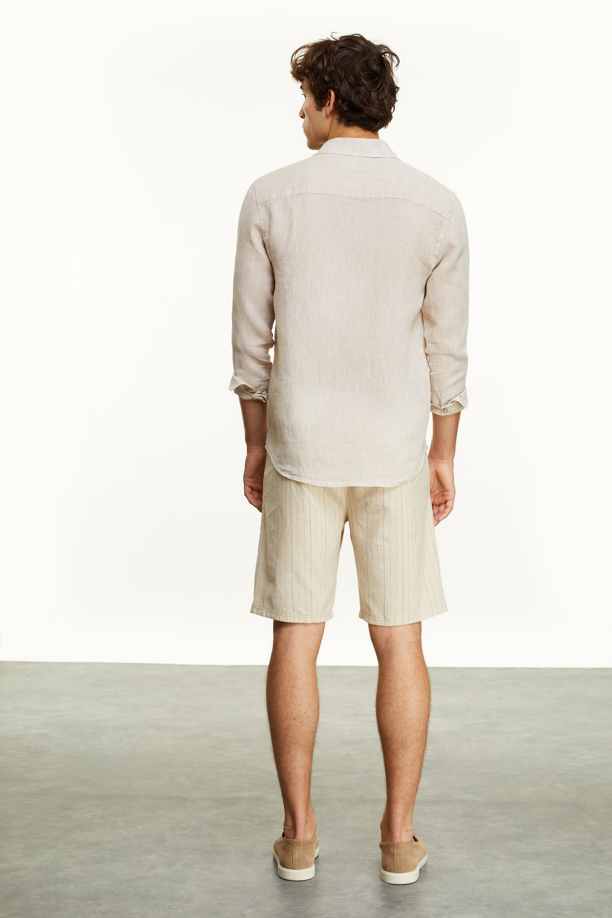 REGULAR FIT CEPLİ KETEN GÖMLEK