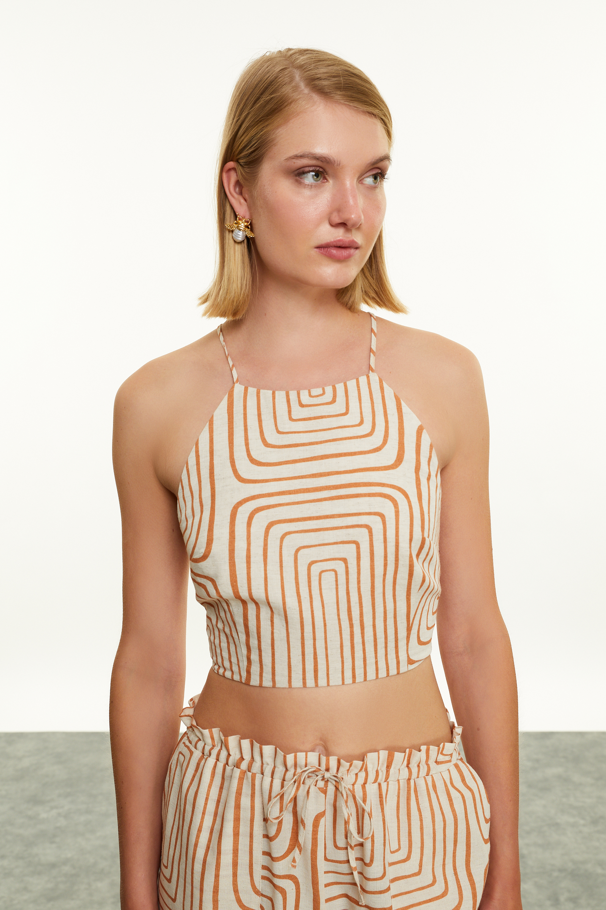 BASKILI HALTER YAKA CROP SMART BLUZ